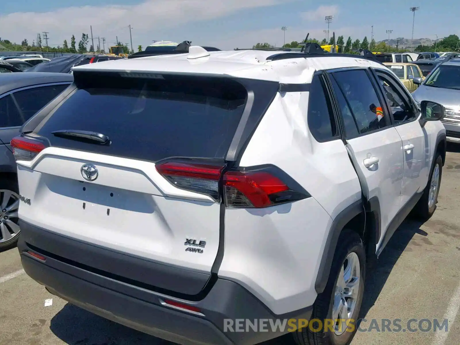 4 Фотография поврежденного автомобиля 2T3P1RFV2KW001913 TOYOTA RAV4 XLE 2019