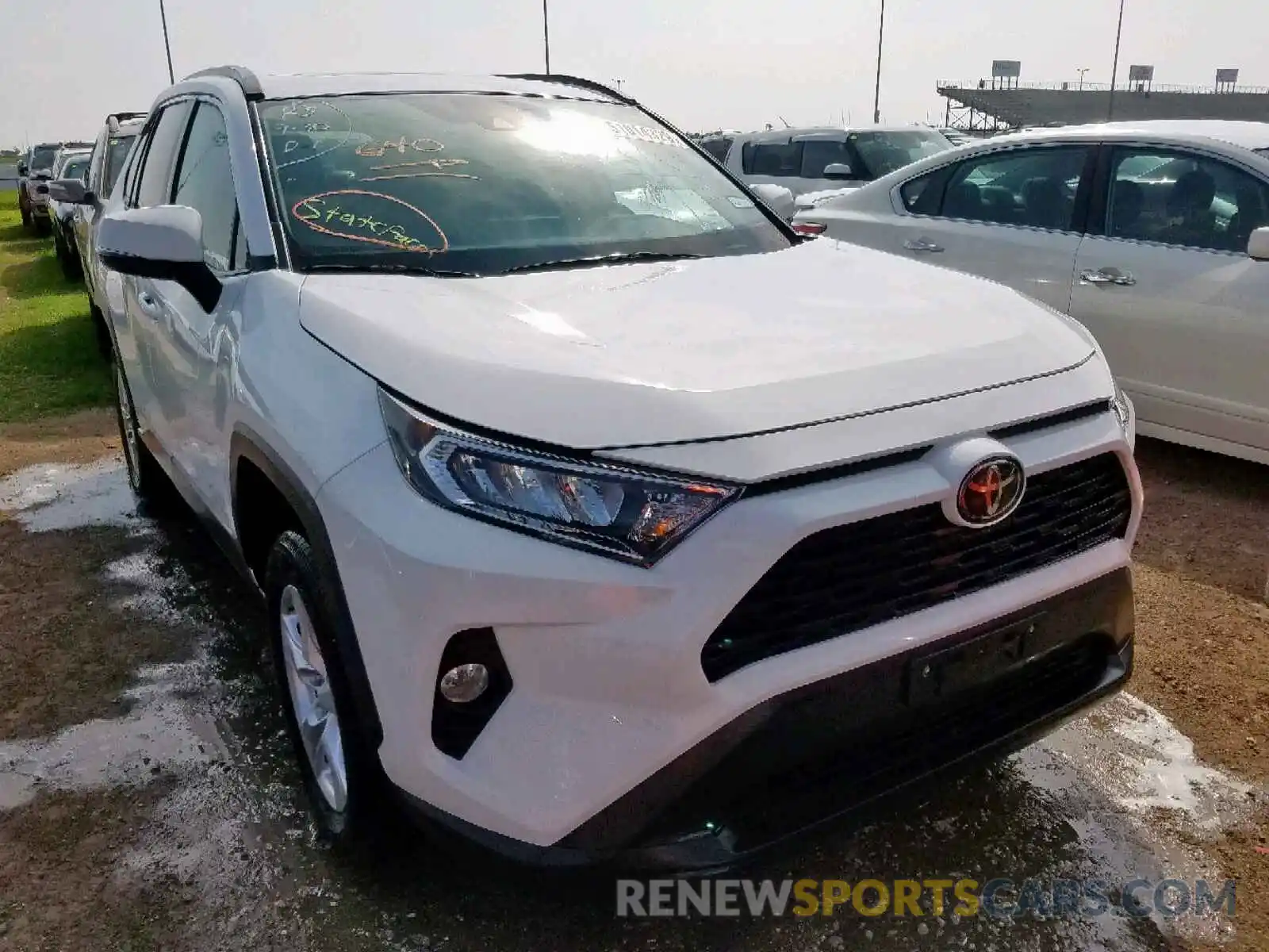 1 Photograph of a damaged car 2T3P1RFV2KW027685 TOYOTA RAV4 XLE 2019