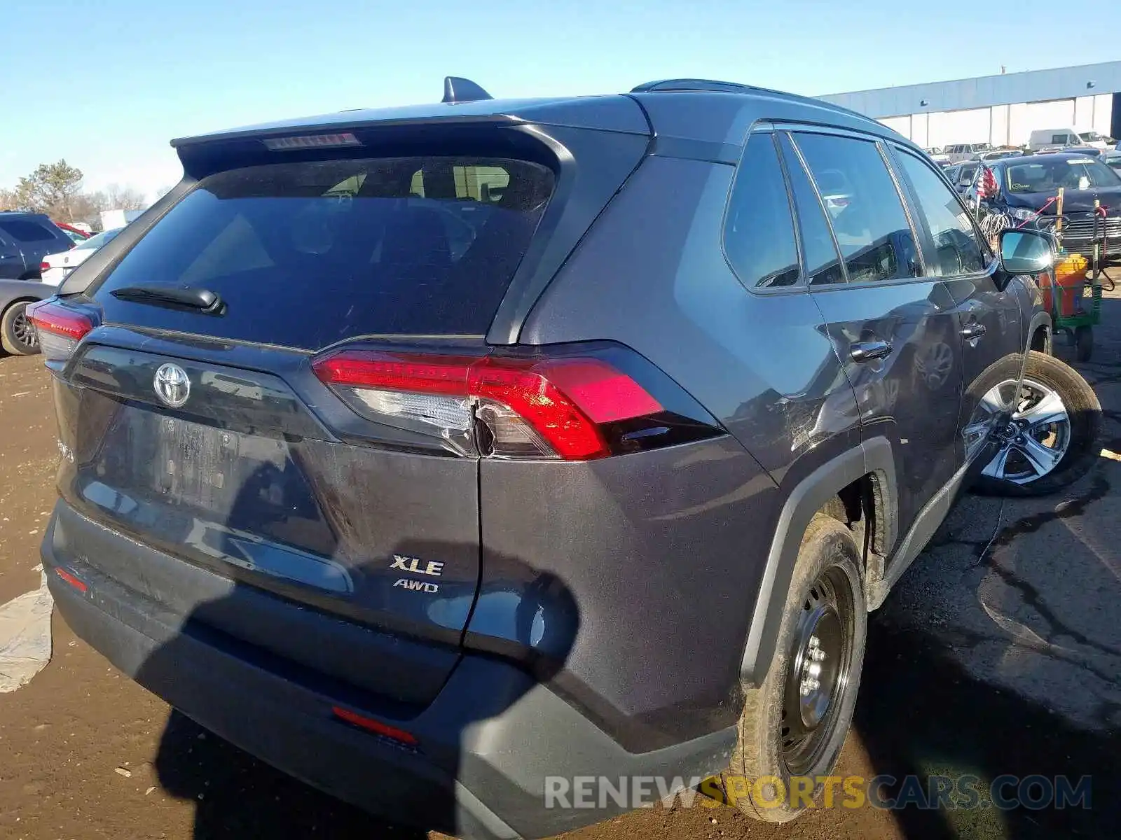 4 Photograph of a damaged car 2T3P1RFV2KW046530 TOYOTA RAV4 XLE 2019