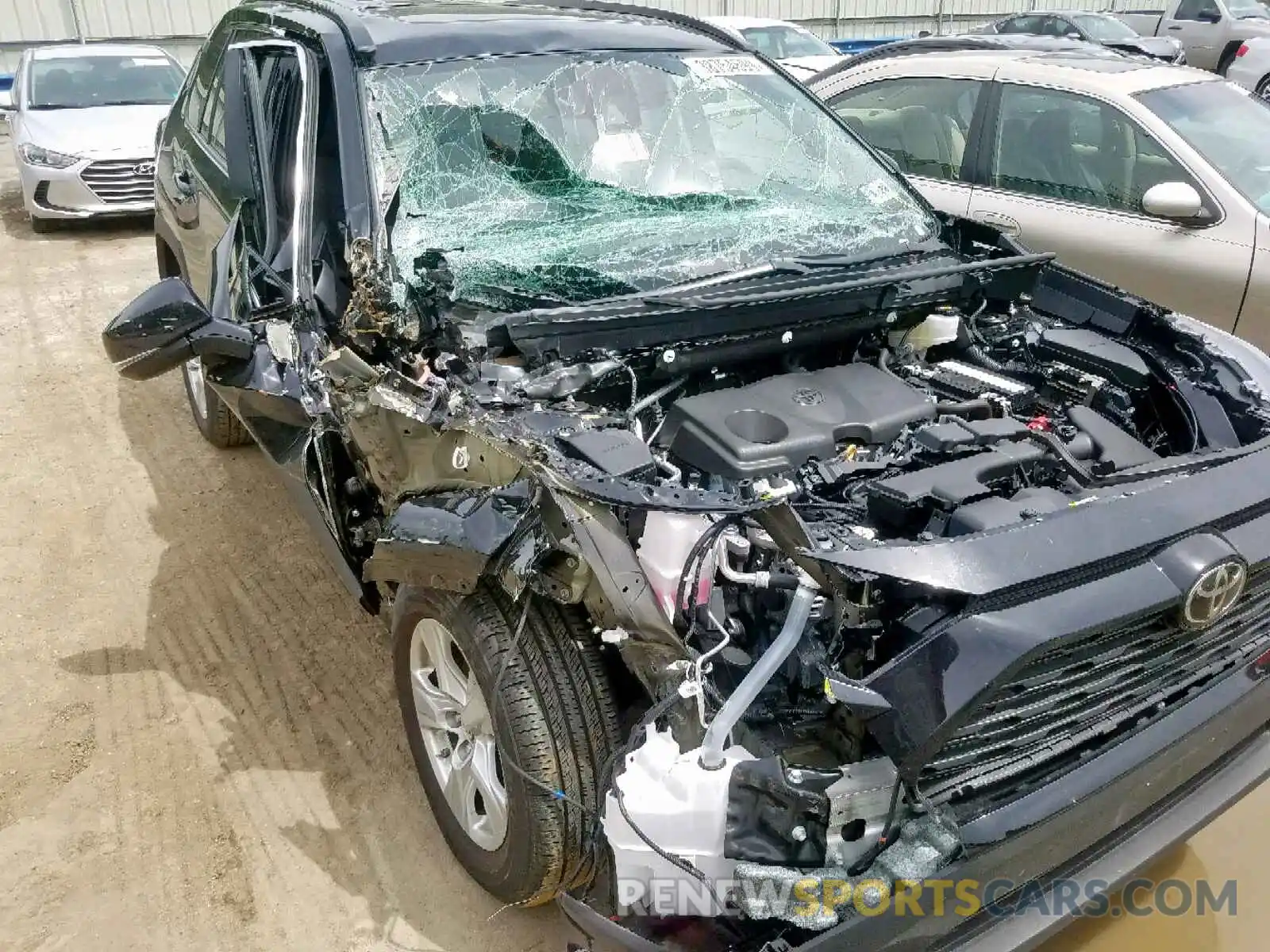9 Photograph of a damaged car 2T3P1RFV3KW030448 TOYOTA RAV4 XLE 2019
