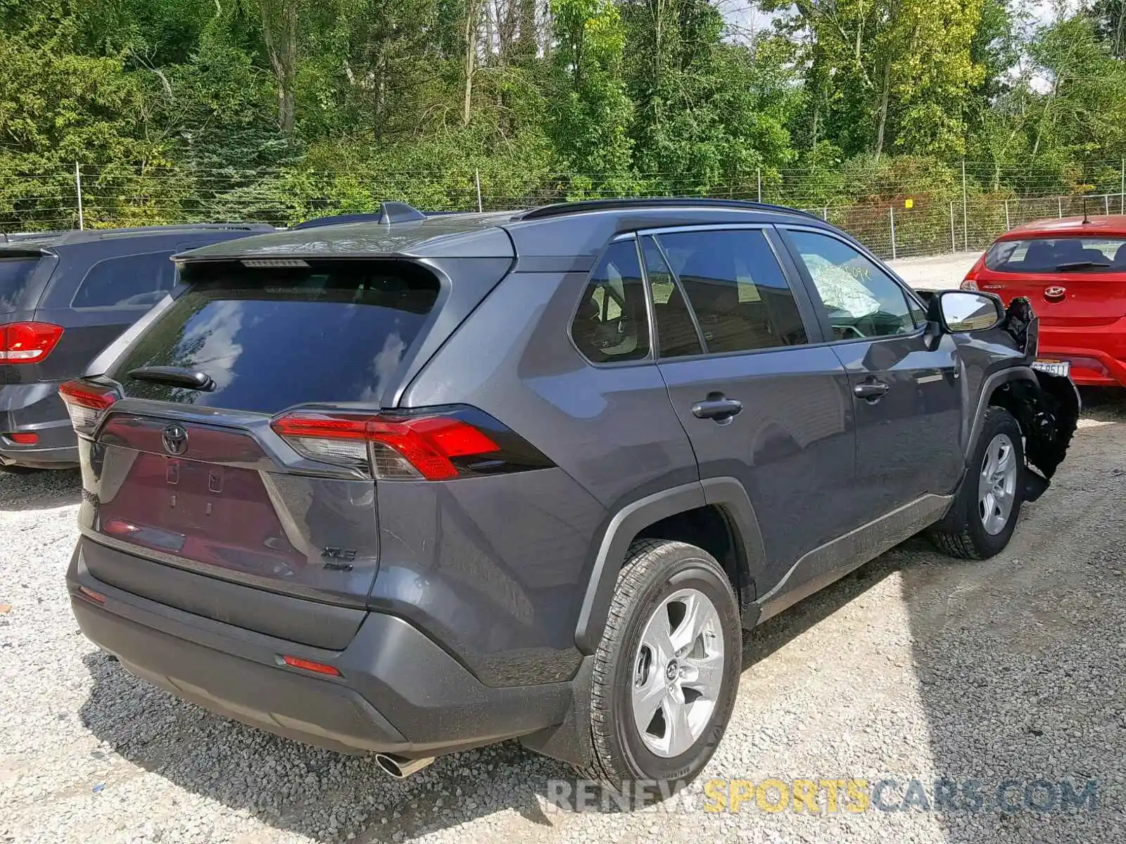 4 Photograph of a damaged car 2T3P1RFV3KW057259 TOYOTA RAV4 XLE 2019