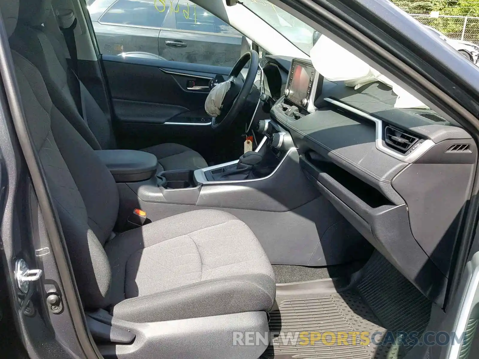 5 Photograph of a damaged car 2T3P1RFV3KW057259 TOYOTA RAV4 XLE 2019