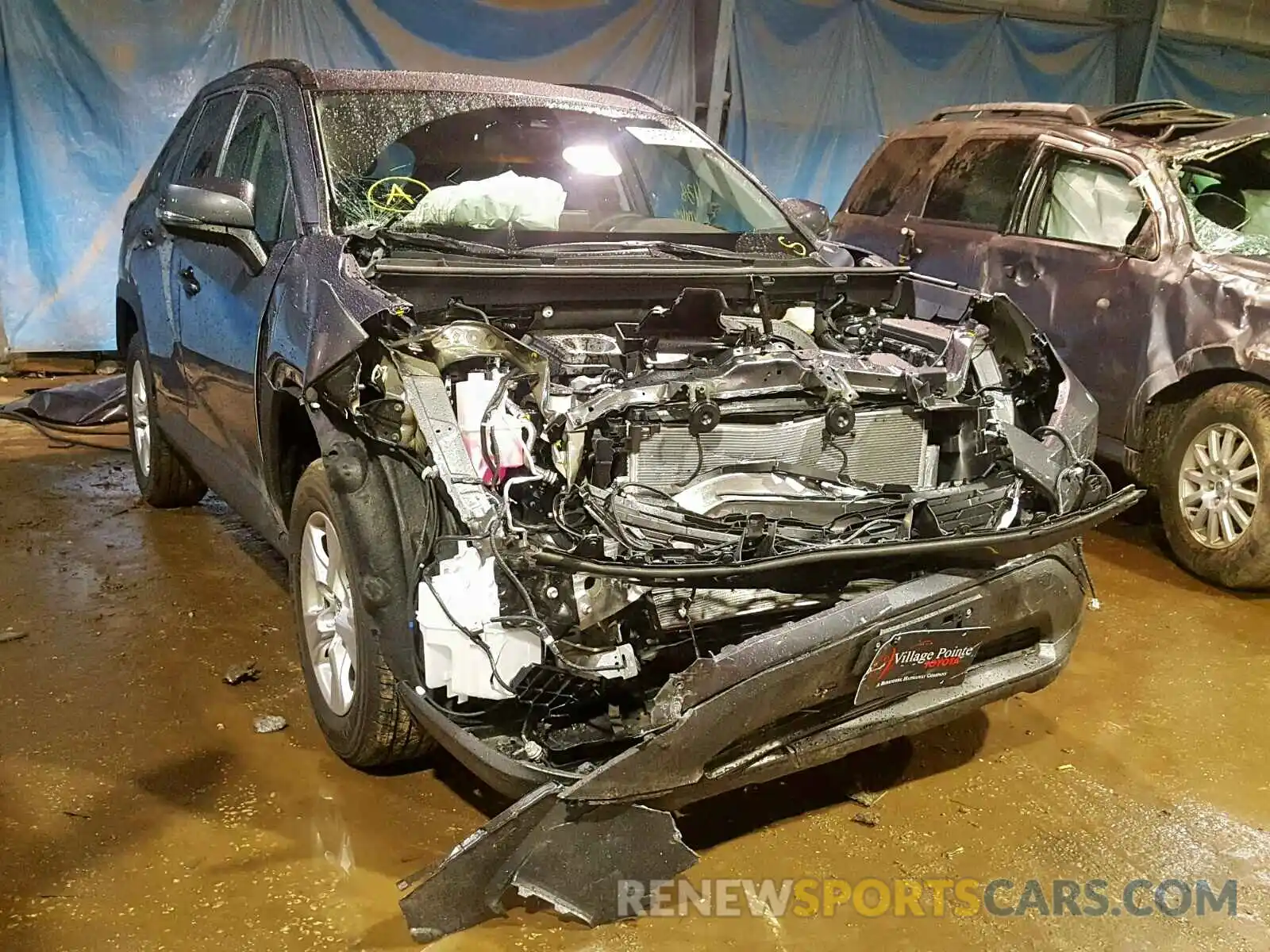 1 Photograph of a damaged car 2T3P1RFV4KW041684 TOYOTA RAV4 XLE 2019