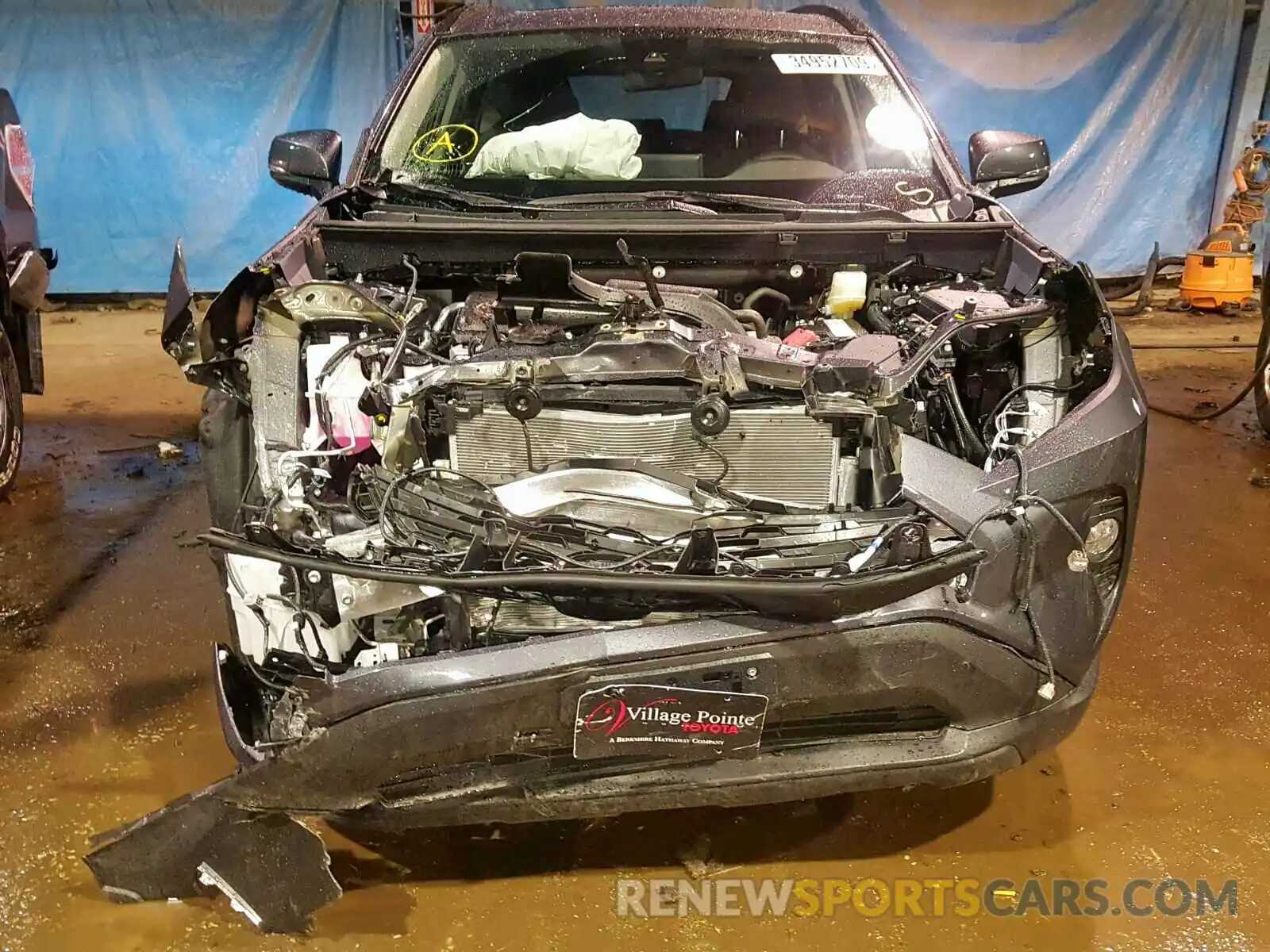 9 Photograph of a damaged car 2T3P1RFV4KW041684 TOYOTA RAV4 XLE 2019