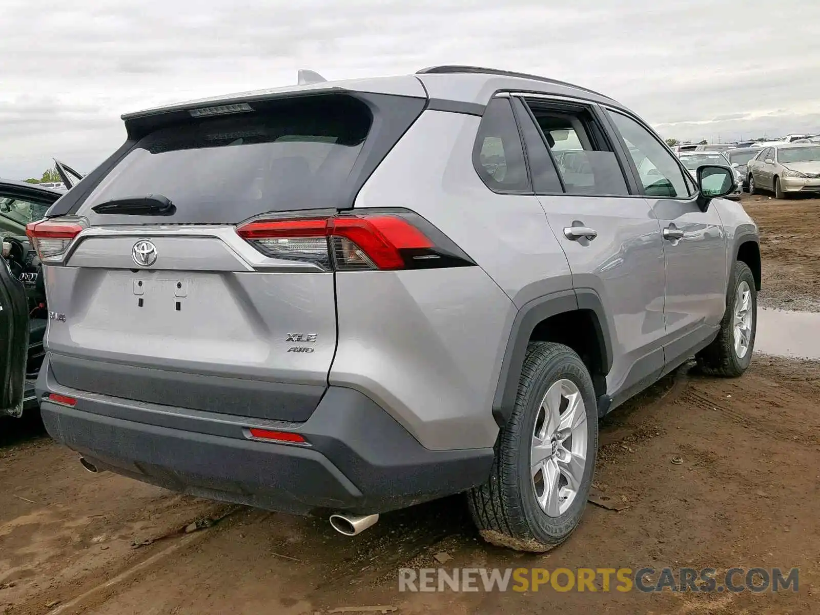 4 Photograph of a damaged car 2T3P1RFV4KW044665 TOYOTA RAV4 XLE 2019