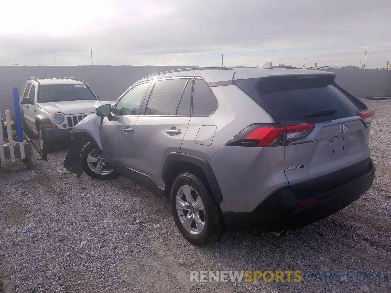 3 Photograph of a damaged car 2T3P1RFV6KW013174 TOYOTA RAV4 XLE 2019