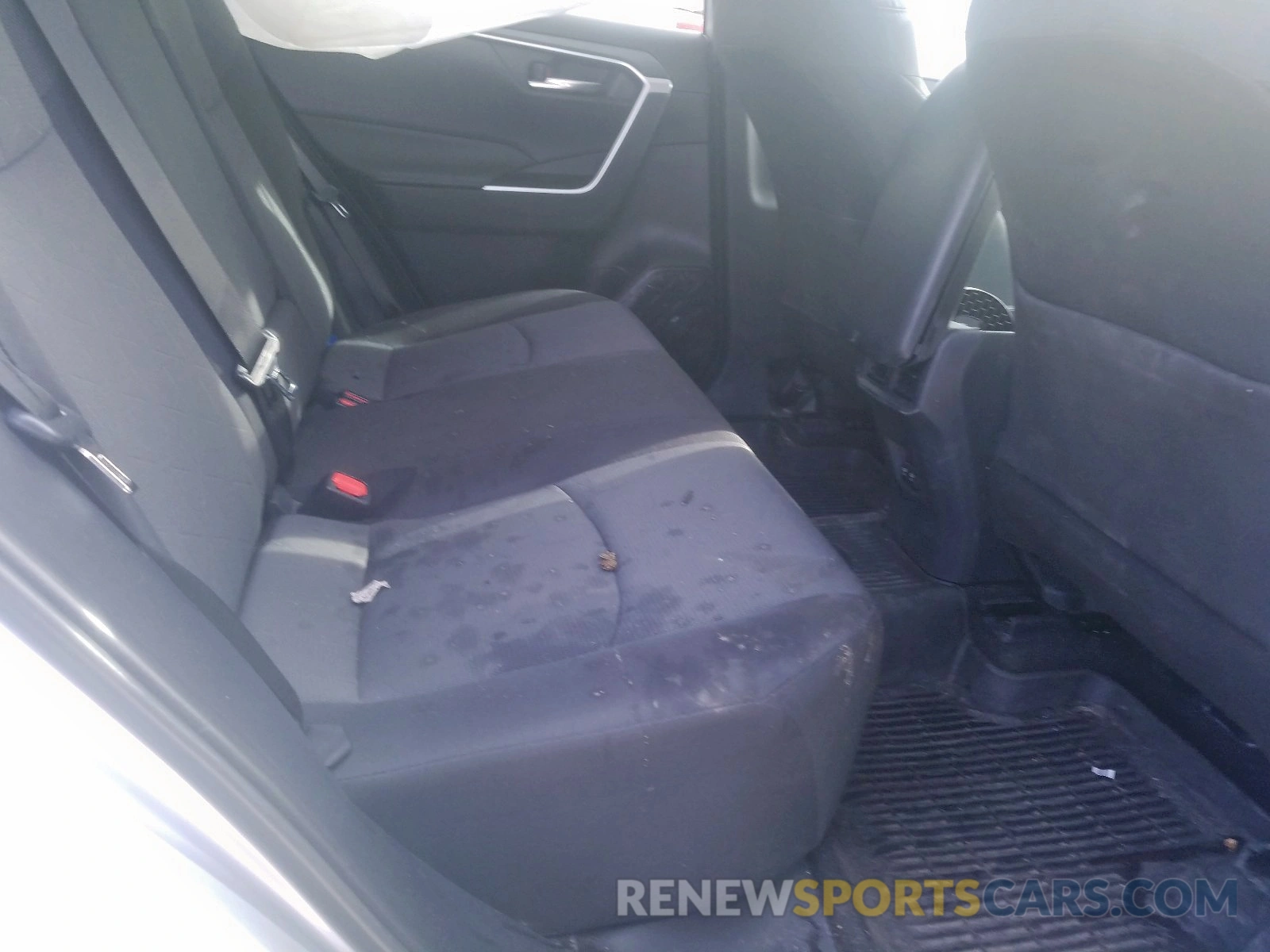 6 Photograph of a damaged car 2T3P1RFV6KW013174 TOYOTA RAV4 XLE 2019