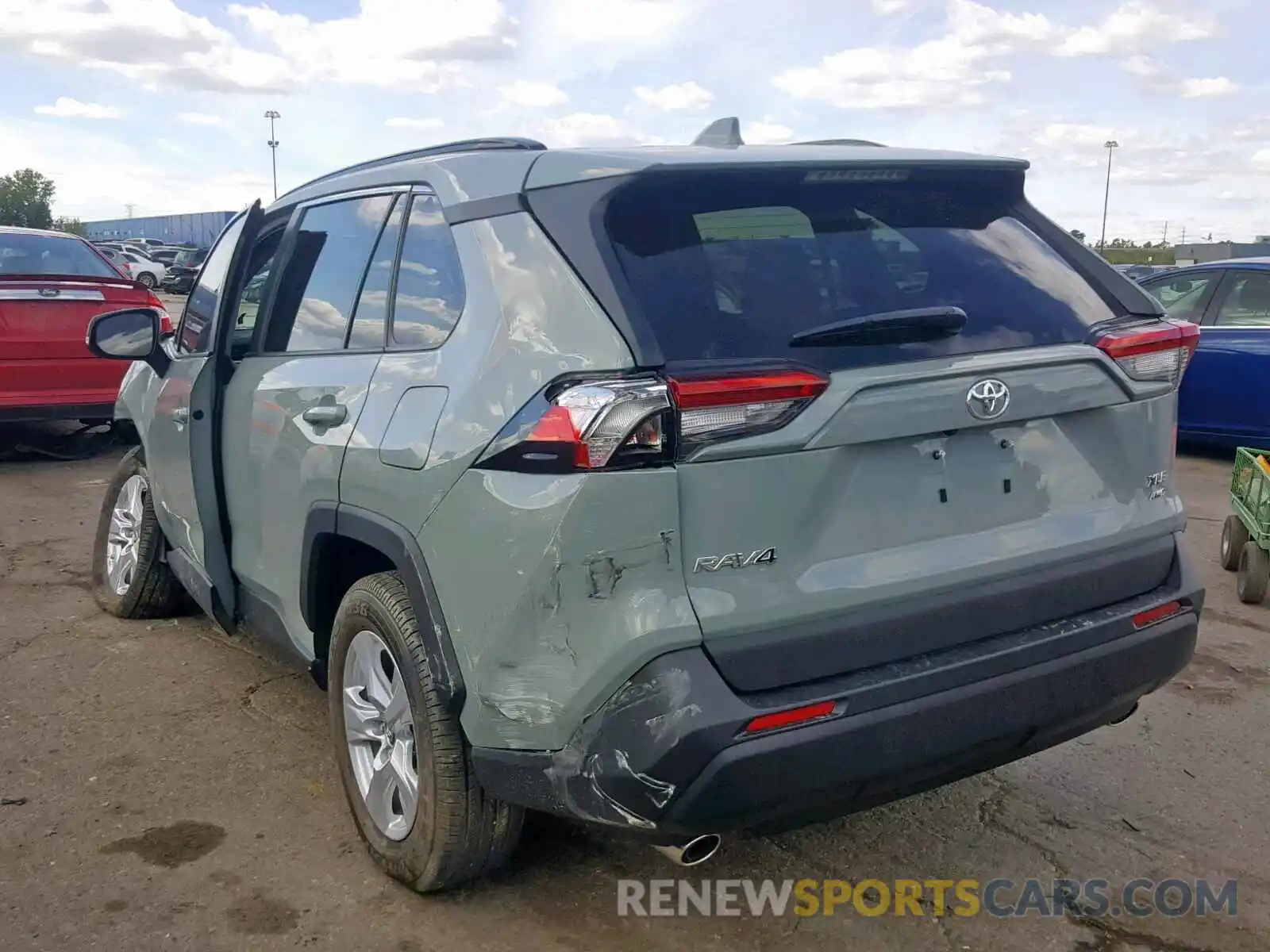 3 Photograph of a damaged car 2T3P1RFV6KW072757 TOYOTA RAV4 XLE 2019