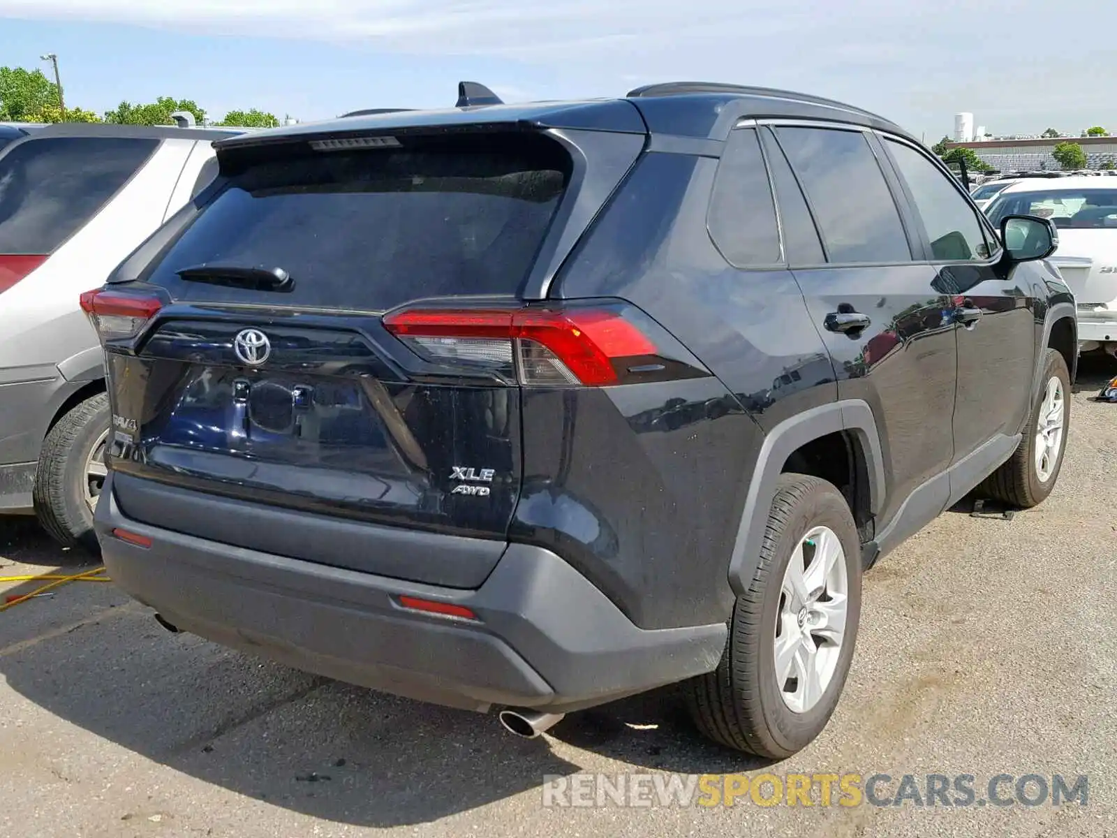 4 Photograph of a damaged car 2T3P1RFV7KW012129 TOYOTA RAV4 XLE 2019