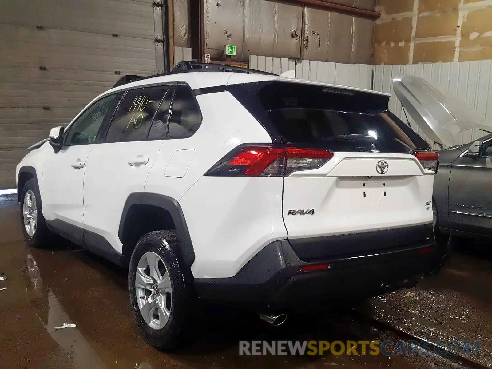 3 Фотография поврежденного автомобиля 2T3P1RFV8KC004008 TOYOTA RAV4 XLE 2019