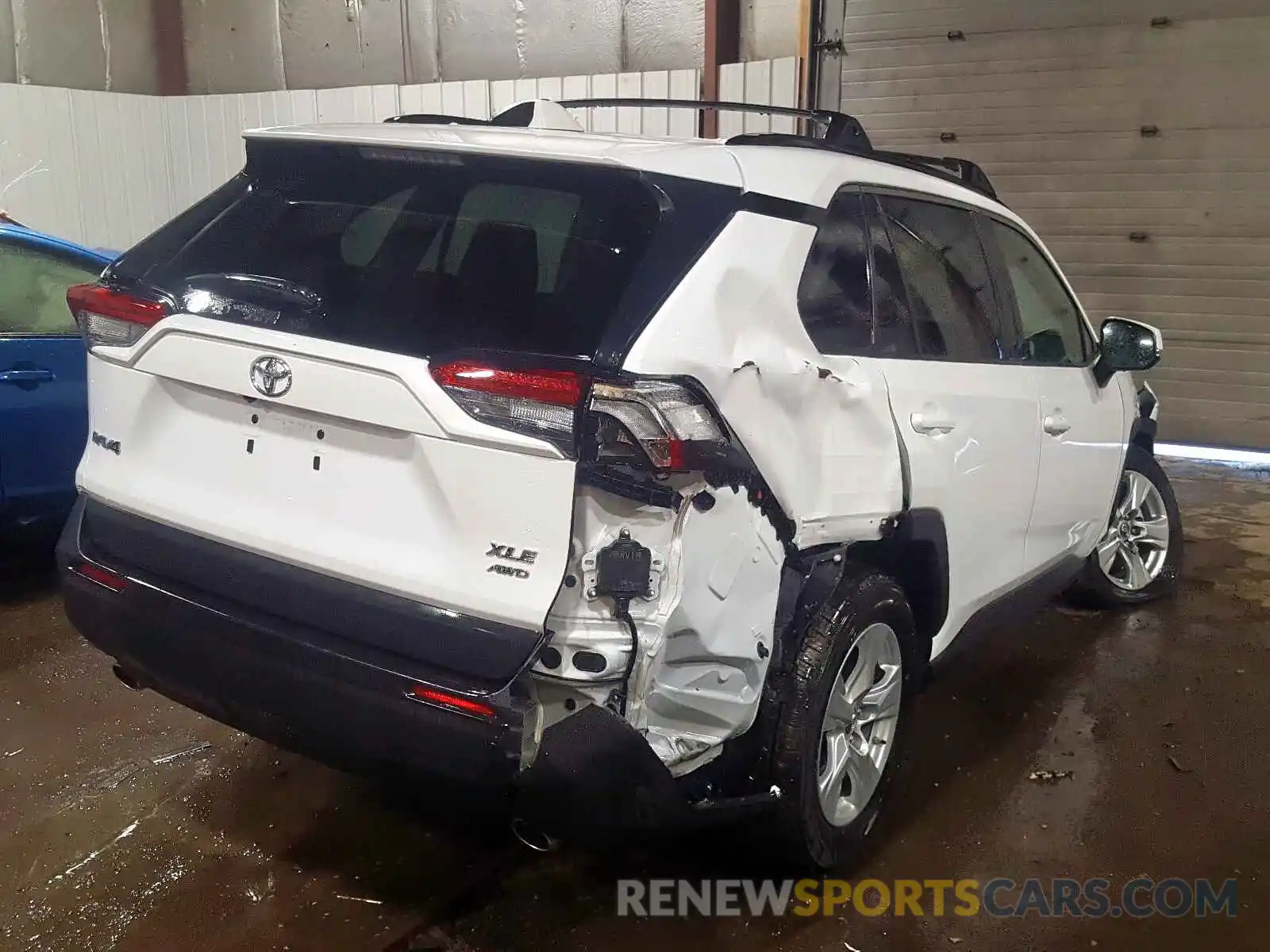 4 Photograph of a damaged car 2T3P1RFV8KC004008 TOYOTA RAV4 XLE 2019