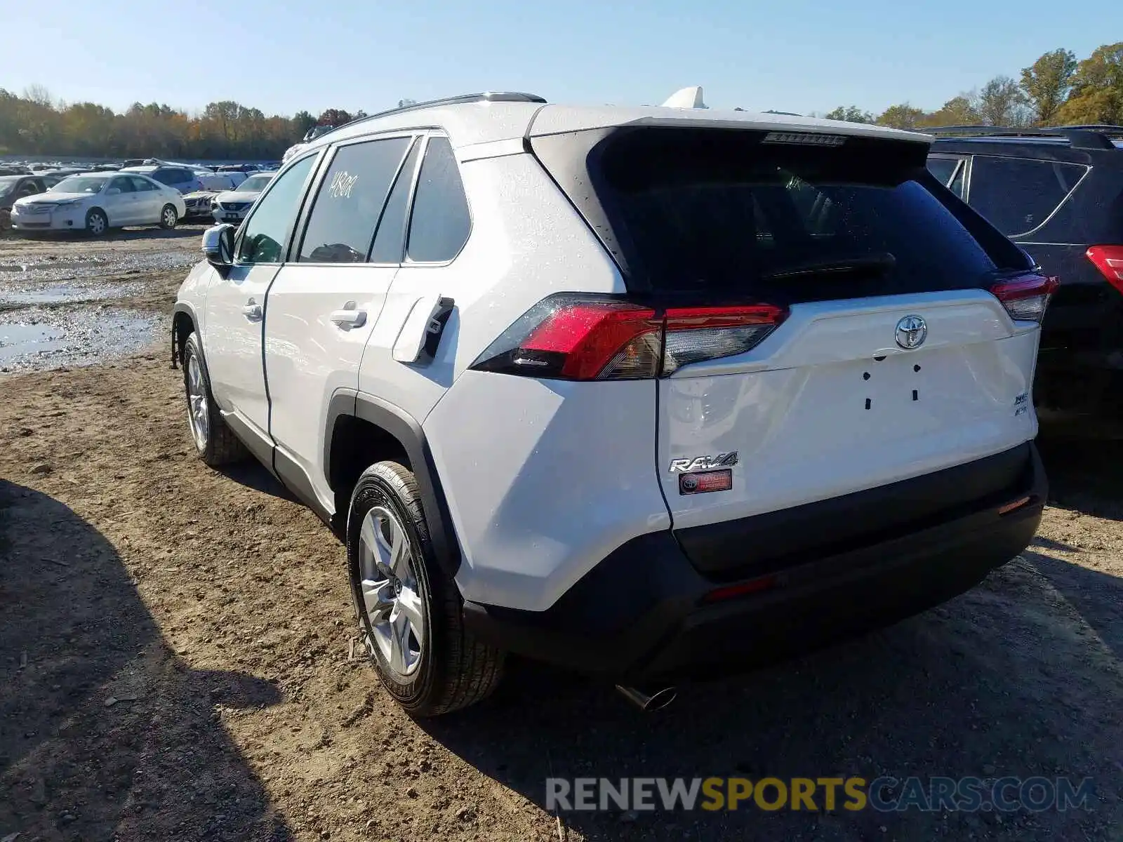 3 Photograph of a damaged car 2T3P1RFV8KW041977 TOYOTA RAV4 XLE 2019