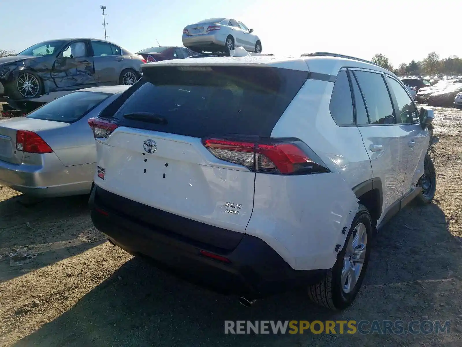 4 Photograph of a damaged car 2T3P1RFV8KW041977 TOYOTA RAV4 XLE 2019