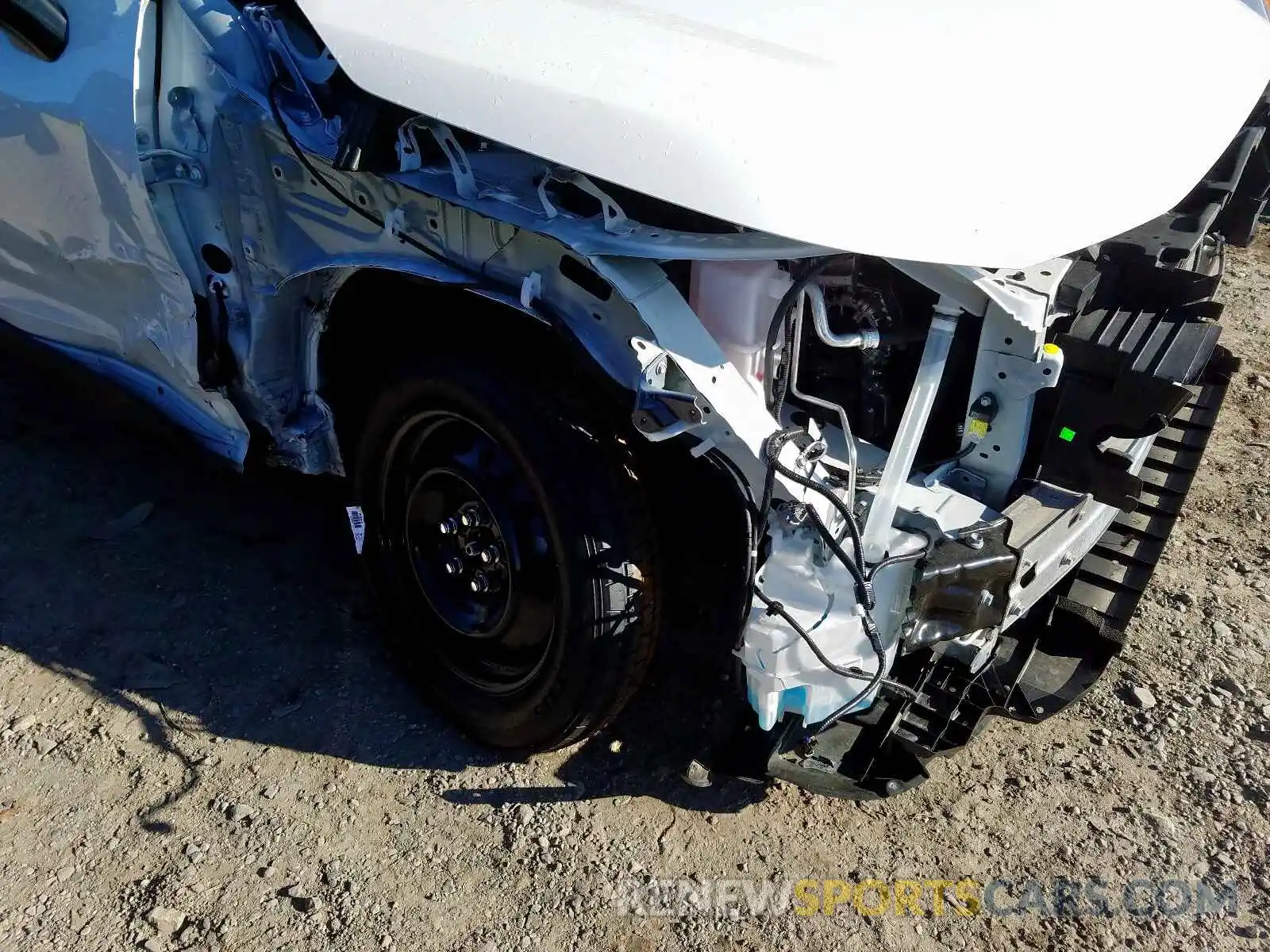 9 Photograph of a damaged car 2T3P1RFV8KW041977 TOYOTA RAV4 XLE 2019