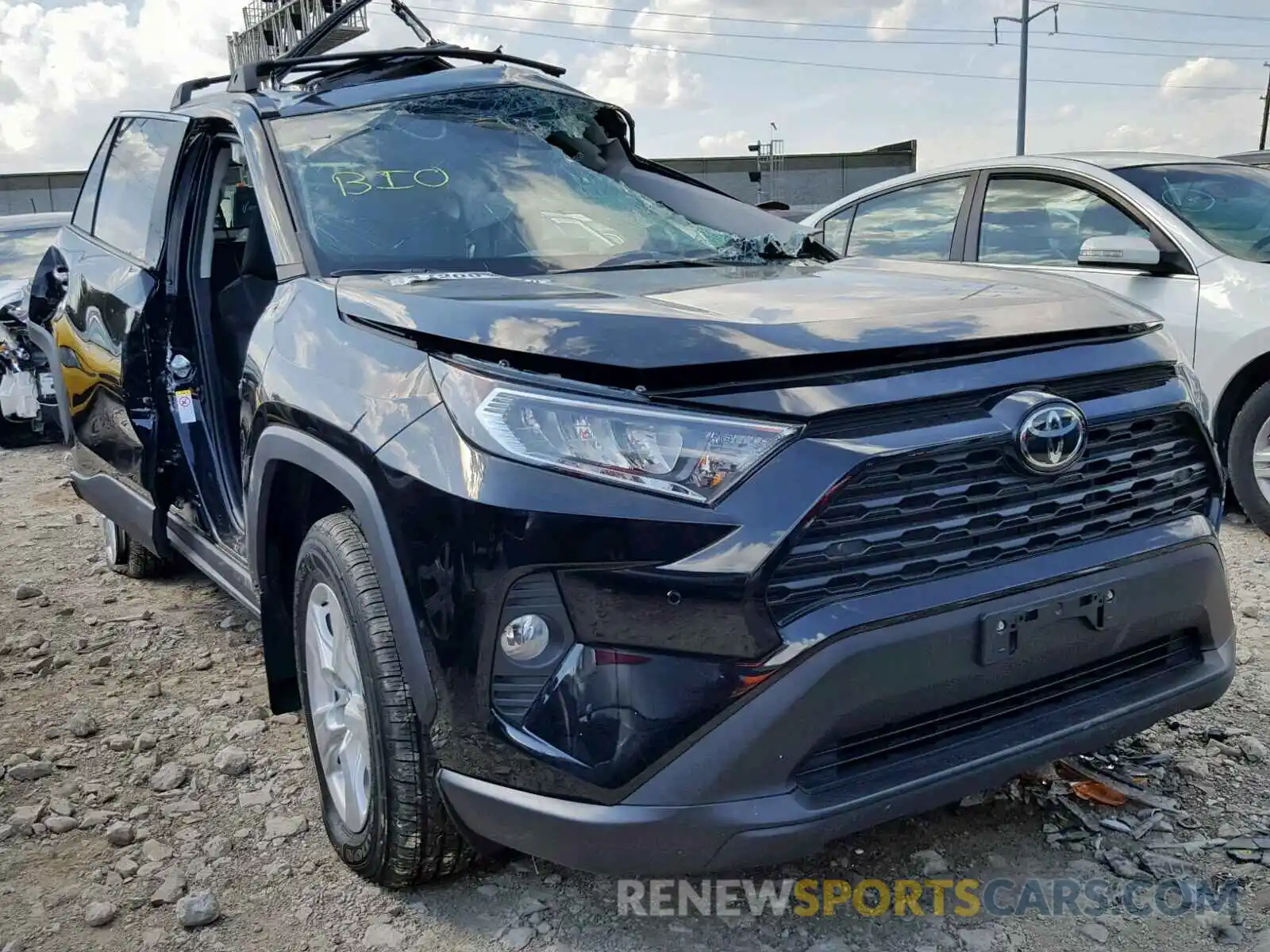 1 Photograph of a damaged car 2T3P1RFVXKW037865 TOYOTA RAV4 XLE 2019