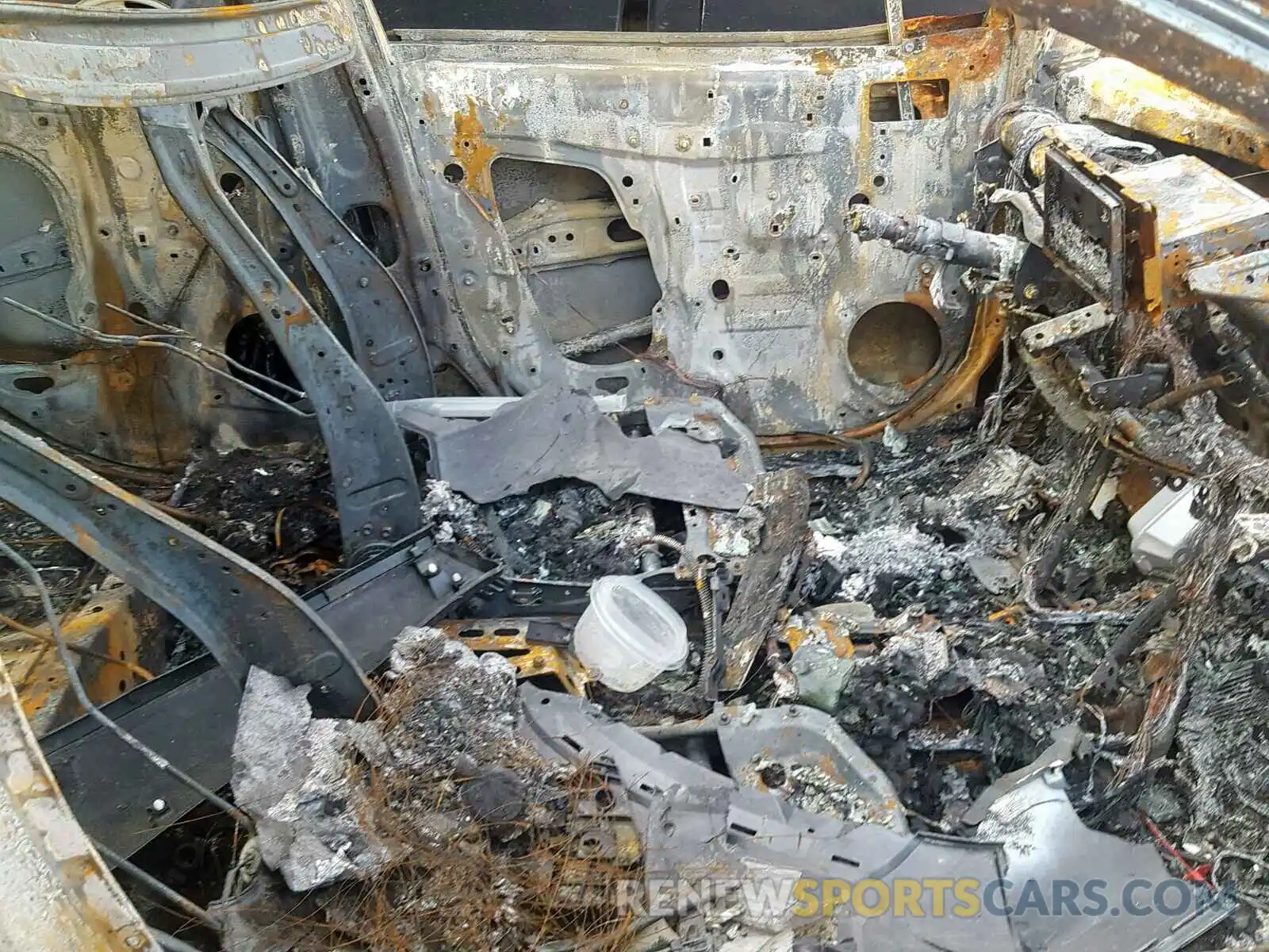 5 Photograph of a damaged car 2T3P1RFVXKW050793 TOYOTA RAV4 XLE 2019