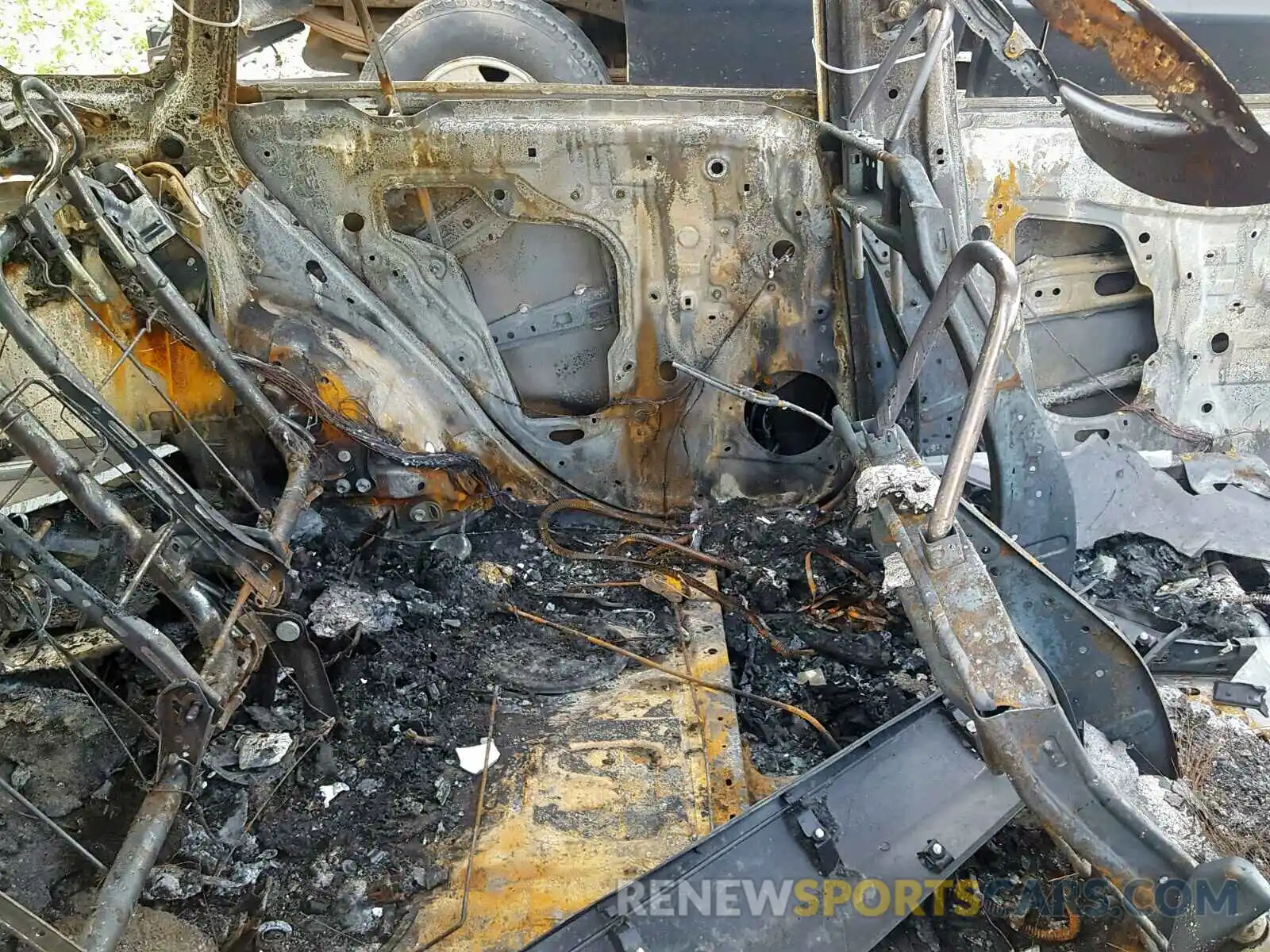 6 Photograph of a damaged car 2T3P1RFVXKW050793 TOYOTA RAV4 XLE 2019