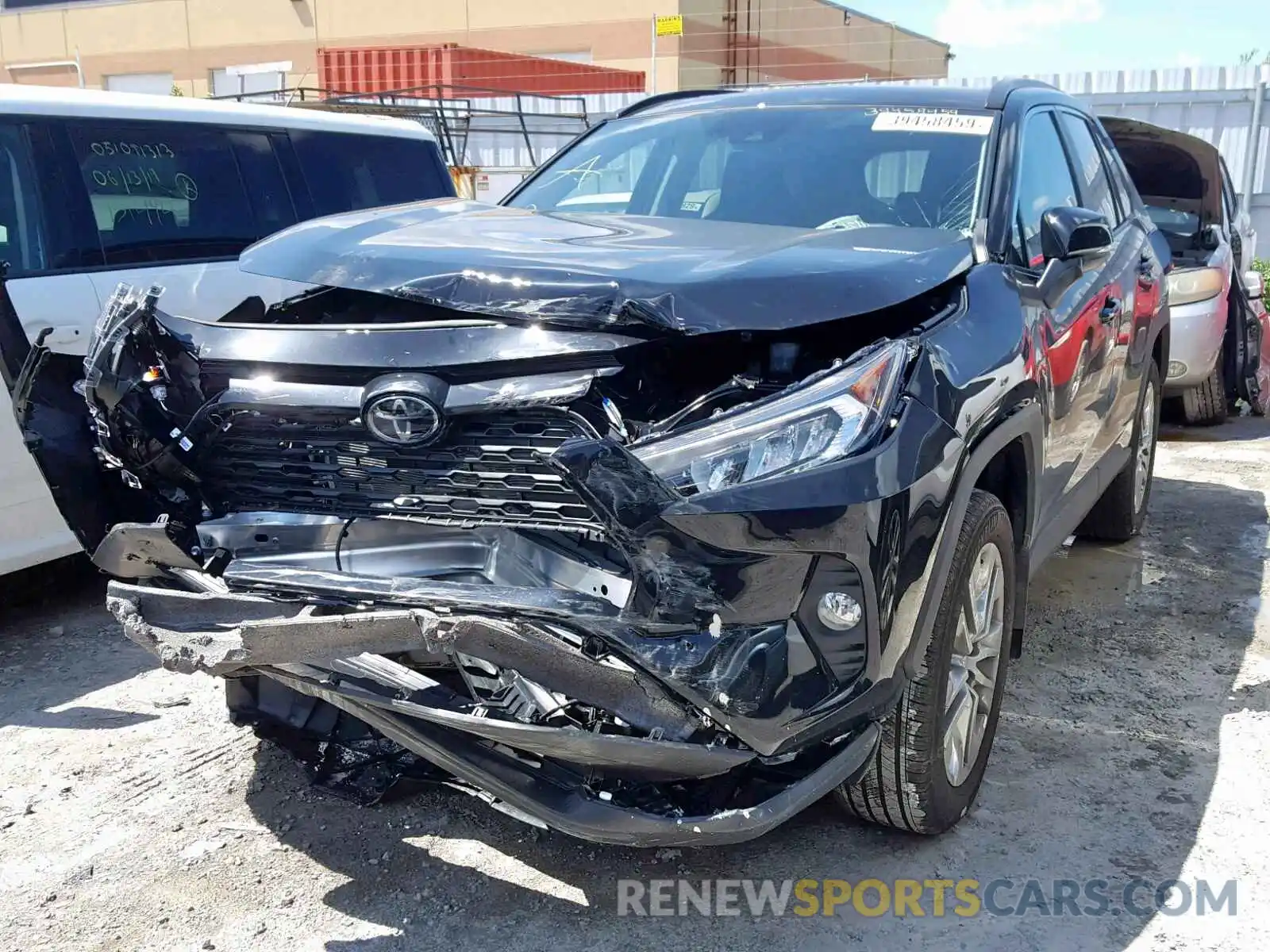 2 Photograph of a damaged car 2T3R1RFV0KW039231 TOYOTA RAV4 XLE 2019