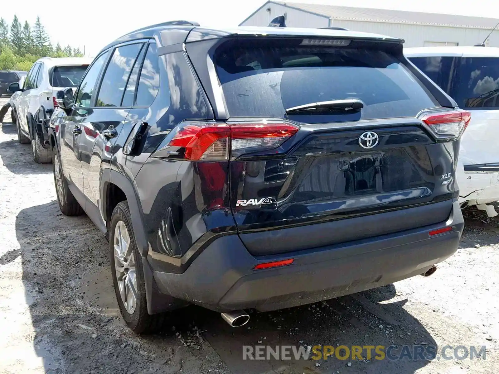 3 Photograph of a damaged car 2T3R1RFV0KW039231 TOYOTA RAV4 XLE 2019