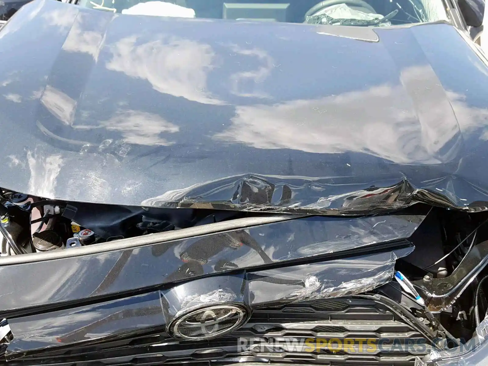 7 Photograph of a damaged car 2T3R1RFV0KW039231 TOYOTA RAV4 XLE 2019