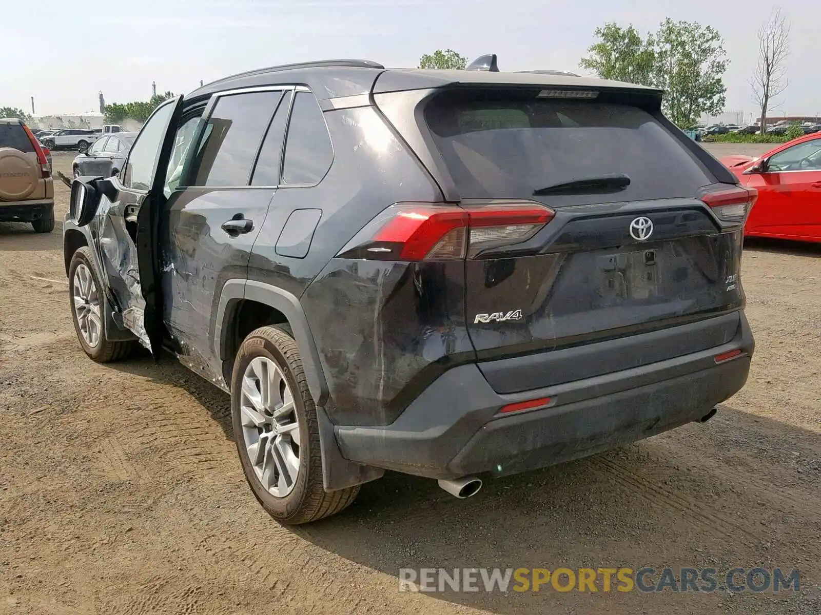 3 Photograph of a damaged car 2T3R1RFV1KW028092 TOYOTA RAV4 XLE 2019