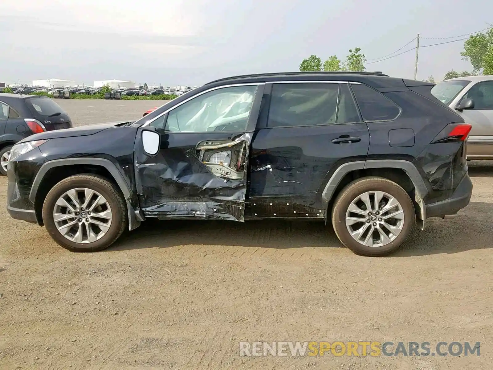 9 Photograph of a damaged car 2T3R1RFV1KW028092 TOYOTA RAV4 XLE 2019