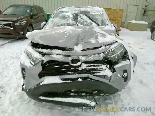 9 Photograph of a damaged car 2T3R1RFV8KW038795 TOYOTA RAV4 XLE 2019