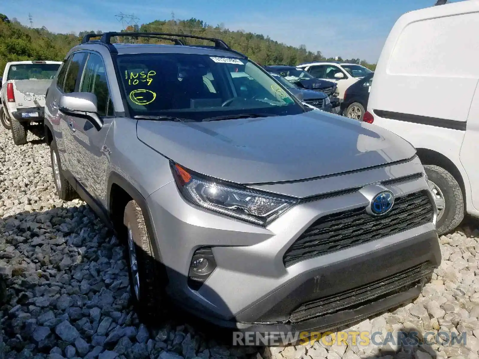 1 Photograph of a damaged car 2T3RWRFV4KW016150 TOYOTA RAV4 XLE 2019