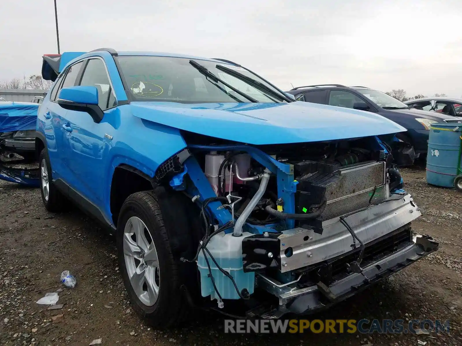 1 Photograph of a damaged car 2T3RWRFV5KW019509 TOYOTA RAV4 XLE 2019