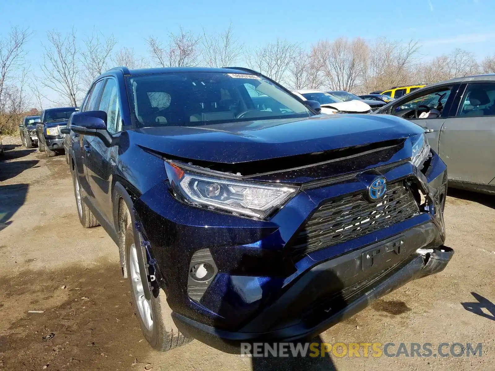 1 Photograph of a damaged car 2T3RWRFV5KW039033 TOYOTA RAV4 XLE 2019