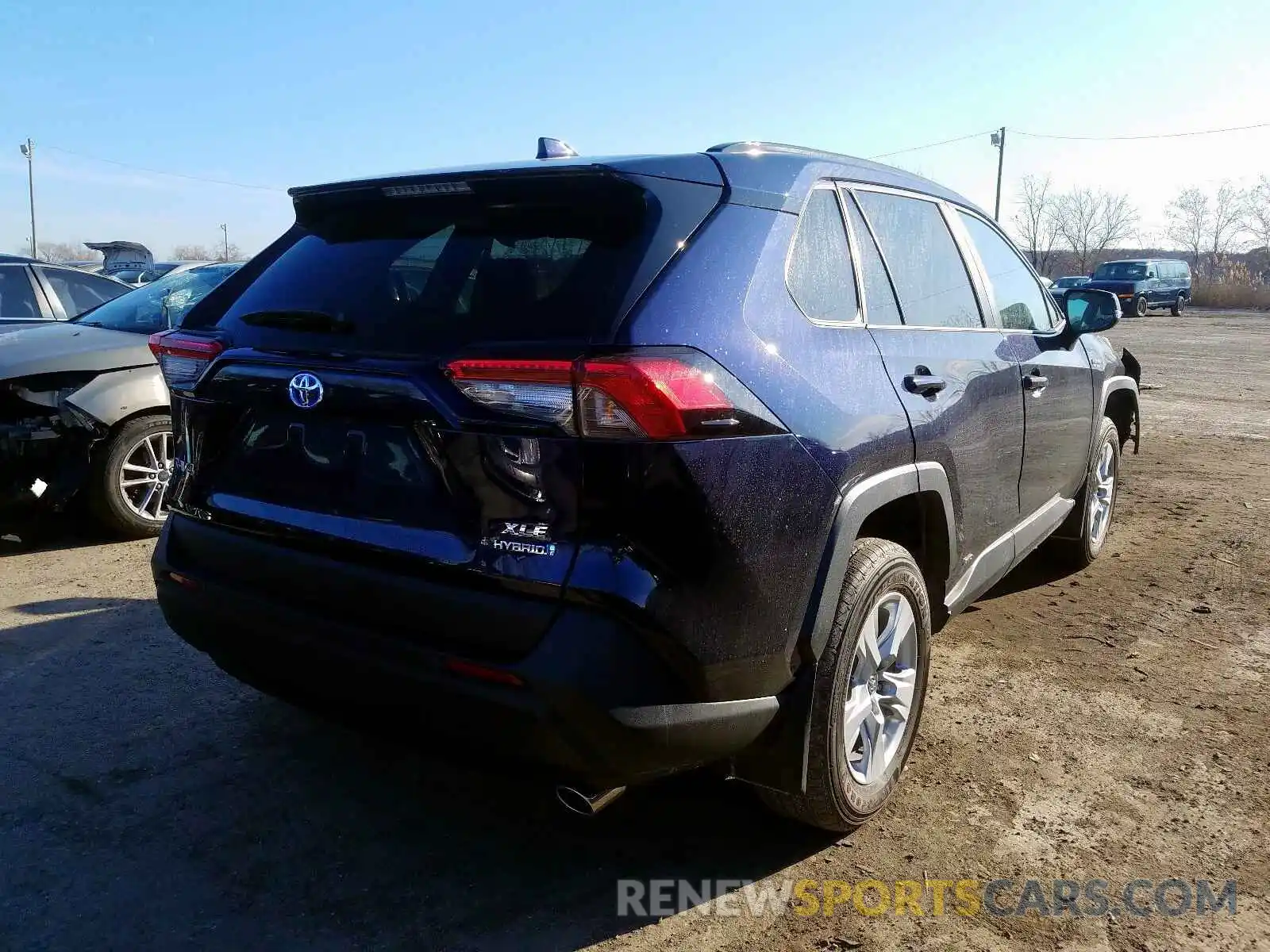 4 Photograph of a damaged car 2T3RWRFV5KW039033 TOYOTA RAV4 XLE 2019