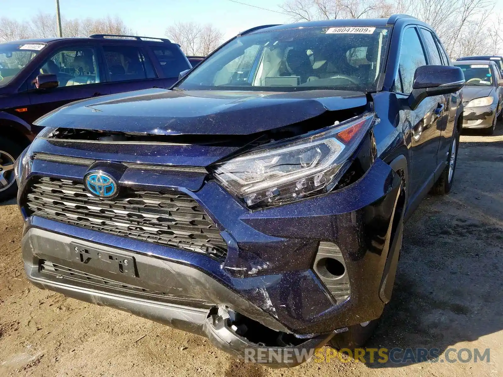 9 Photograph of a damaged car 2T3RWRFV5KW039033 TOYOTA RAV4 XLE 2019