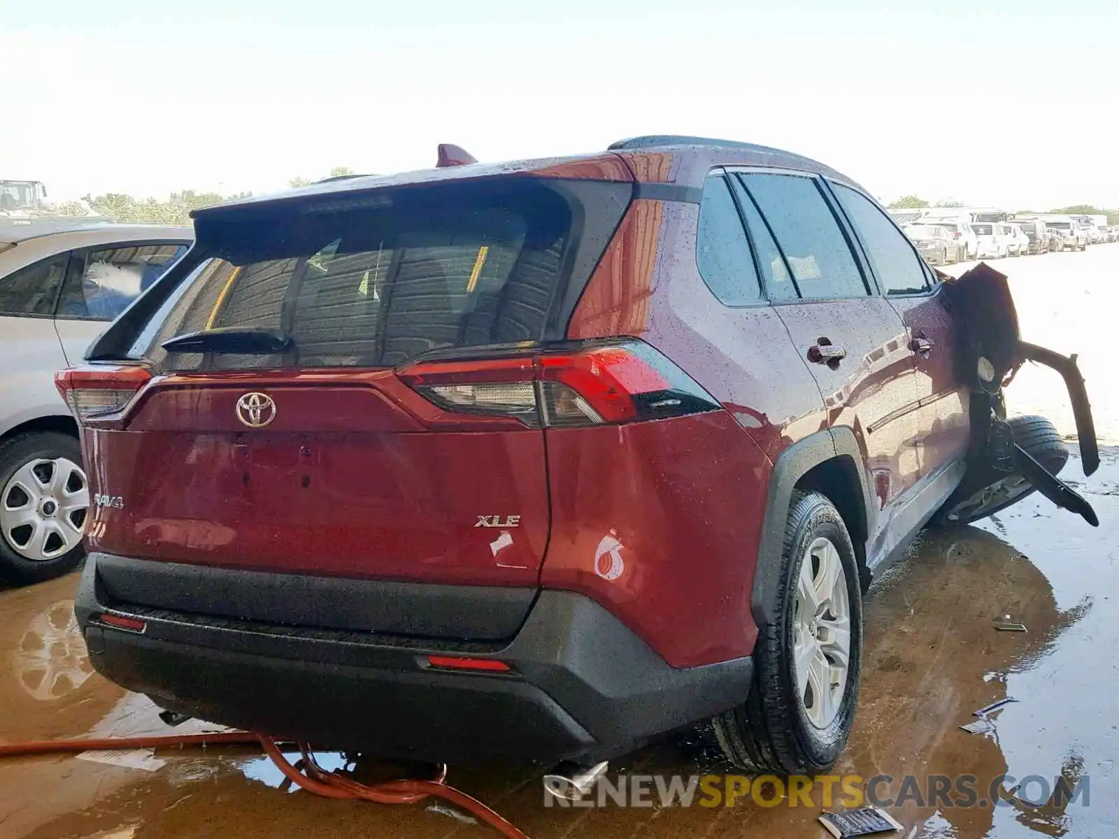 4 Photograph of a damaged car 2T3W1RFV0KC010493 TOYOTA RAV4 XLE 2019