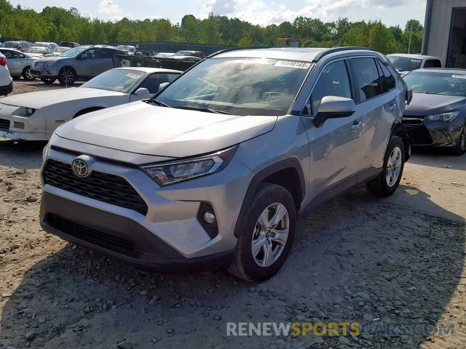 2 Photograph of a damaged car 2T3W1RFV1KW013918 TOYOTA RAV4 XLE 2019