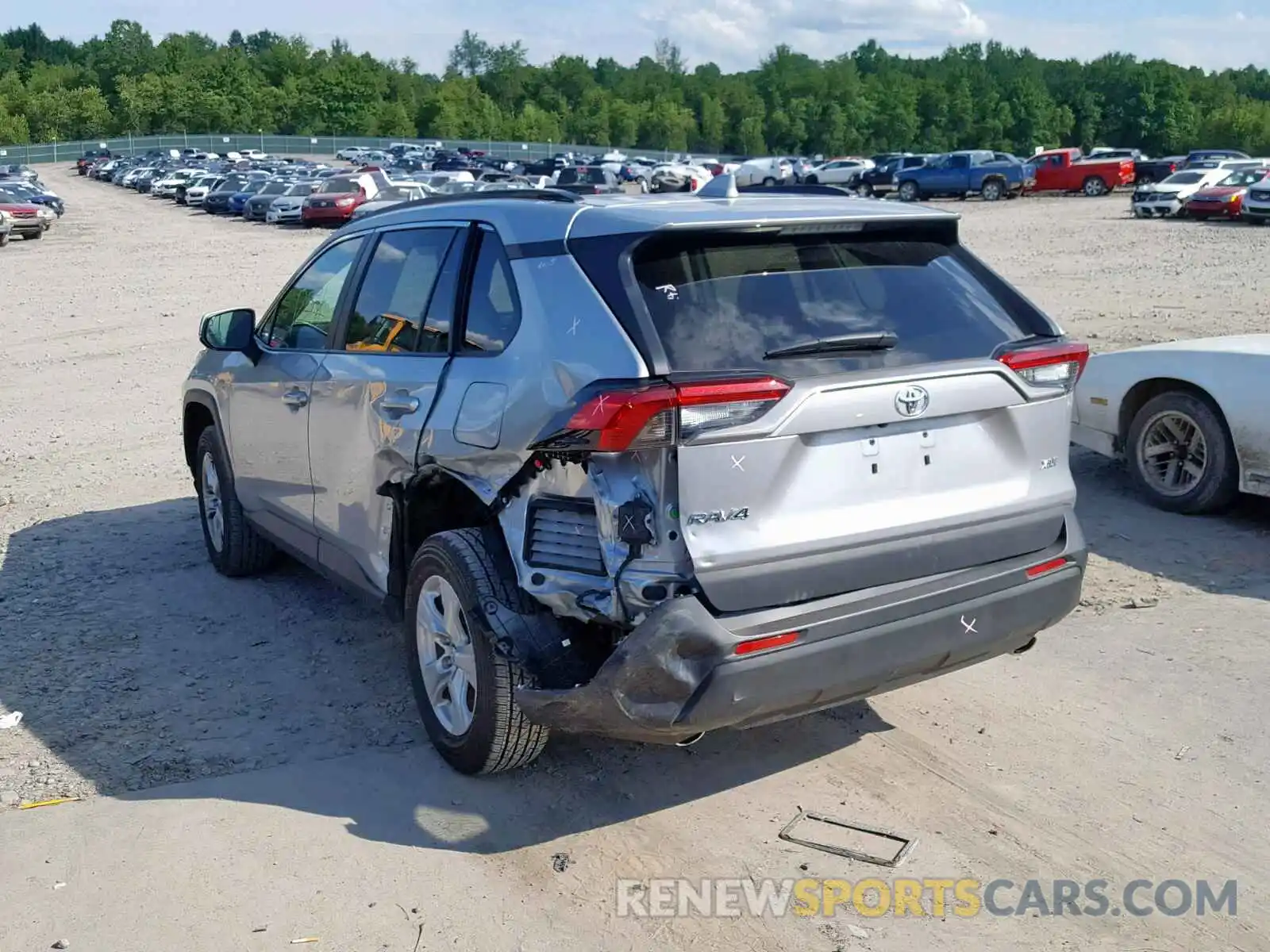 3 Photograph of a damaged car 2T3W1RFV1KW013918 TOYOTA RAV4 XLE 2019