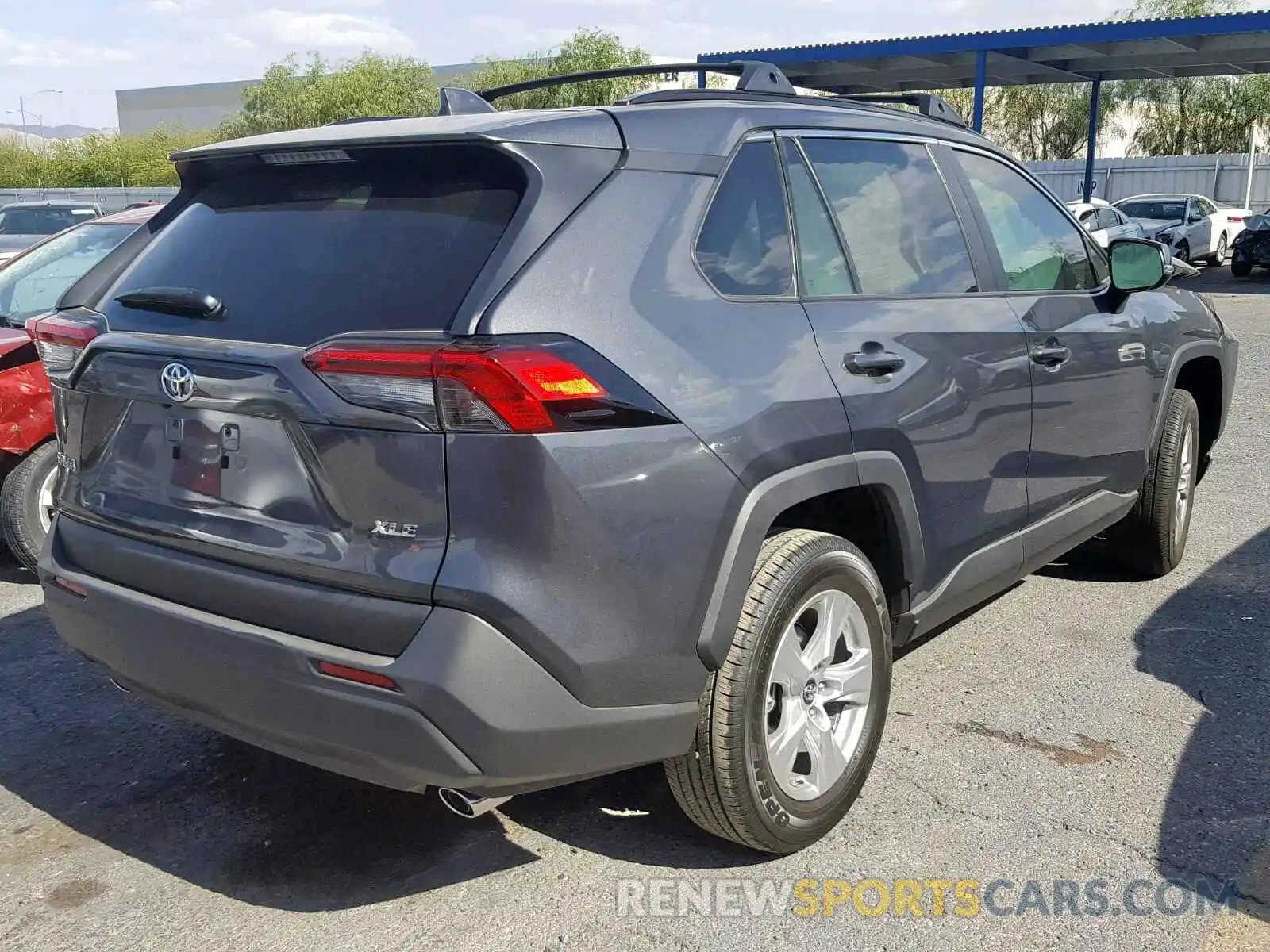 4 Photograph of a damaged car 2T3W1RFV1KW029150 TOYOTA RAV4 XLE 2019