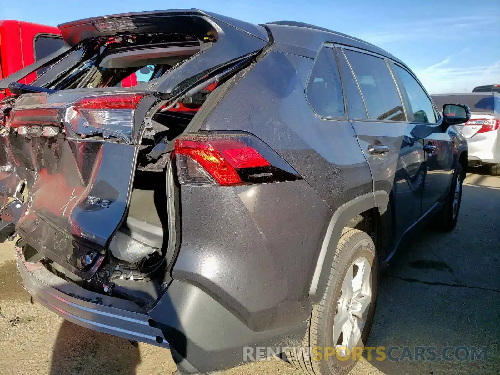 4 Photograph of a damaged car 2T3W1RFV2KC027201 TOYOTA RAV4 XLE 2019