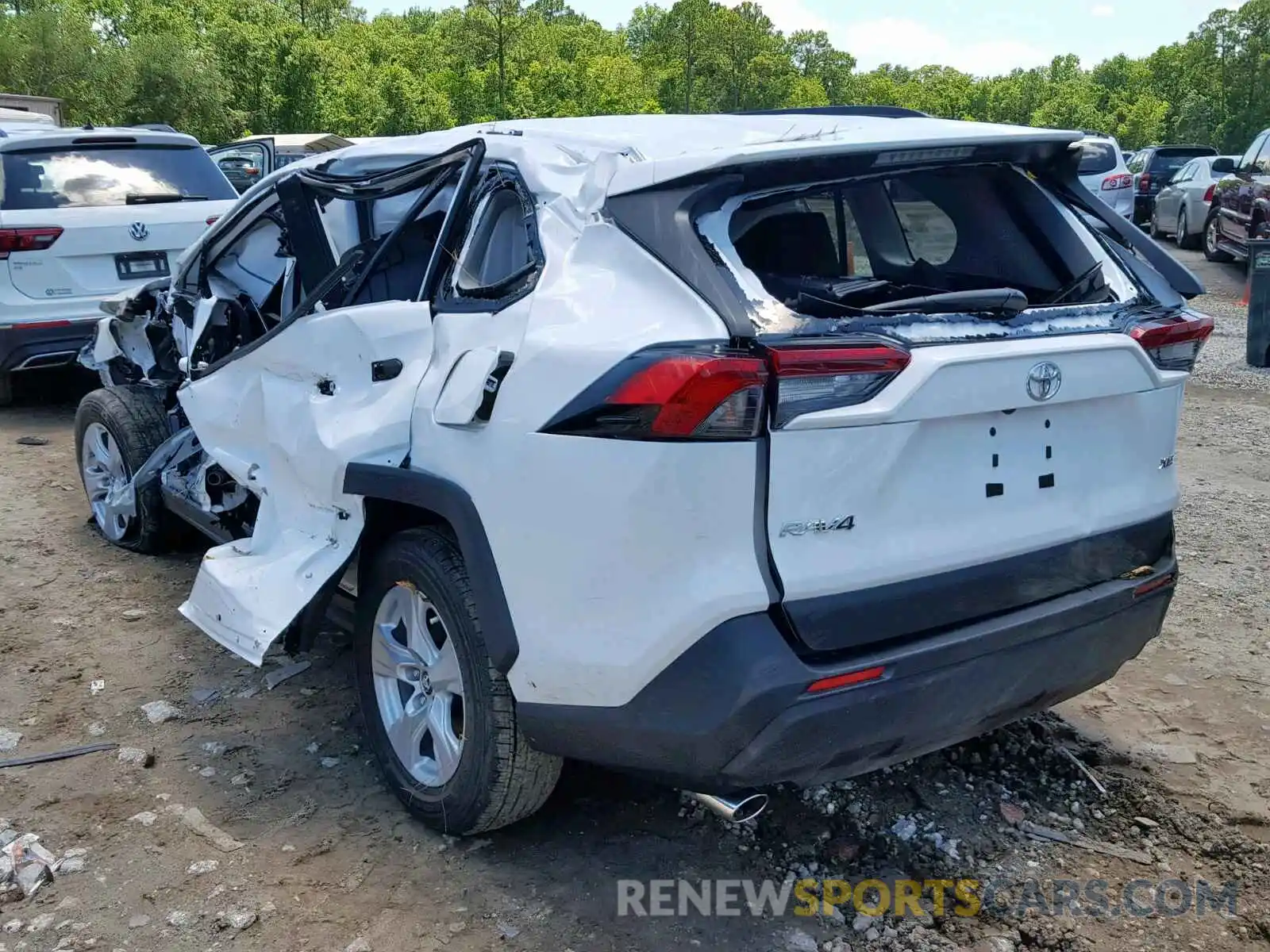 3 Photograph of a damaged car 2T3W1RFV2KW002958 TOYOTA RAV4 XLE 2019