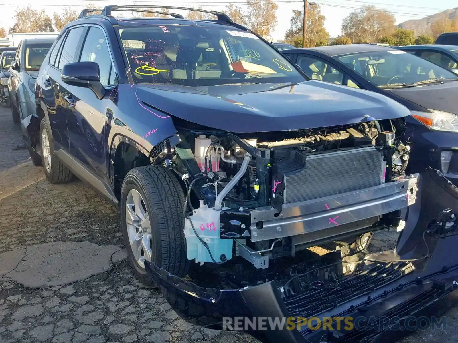 1 Photograph of a damaged car 2T3W1RFV2KW006685 TOYOTA RAV4 XLE 2019