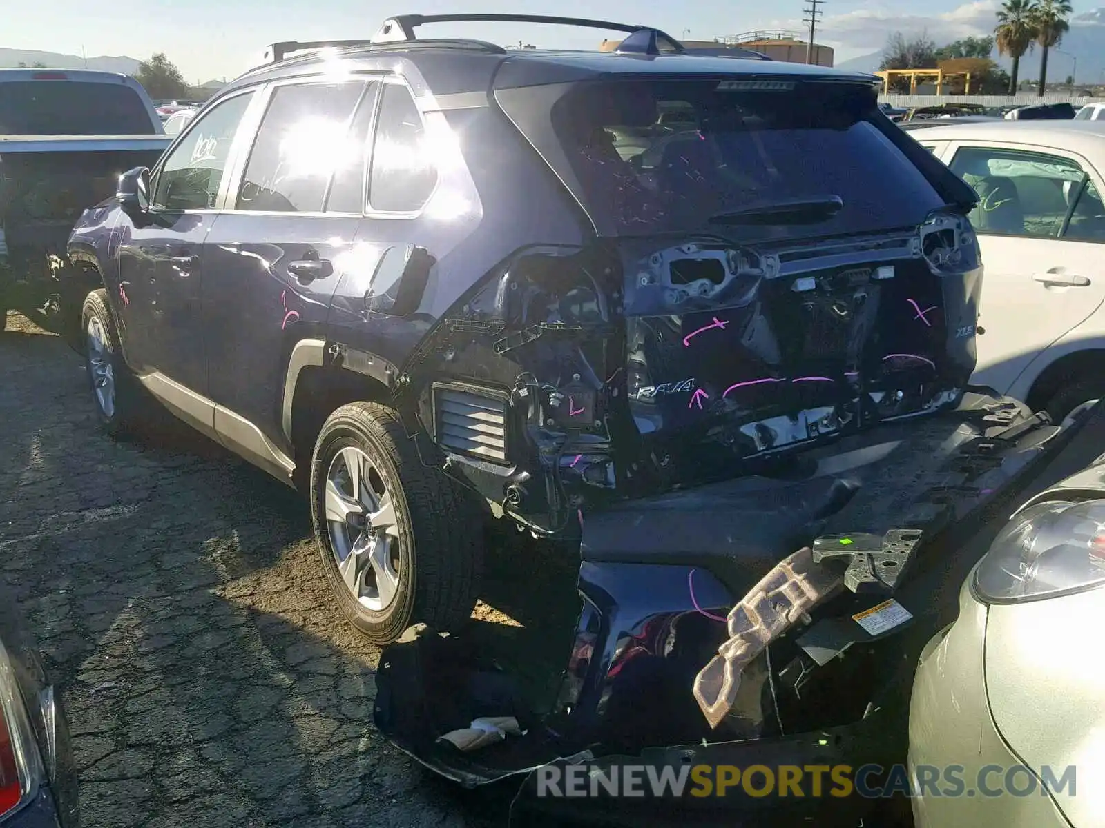 3 Photograph of a damaged car 2T3W1RFV2KW006685 TOYOTA RAV4 XLE 2019