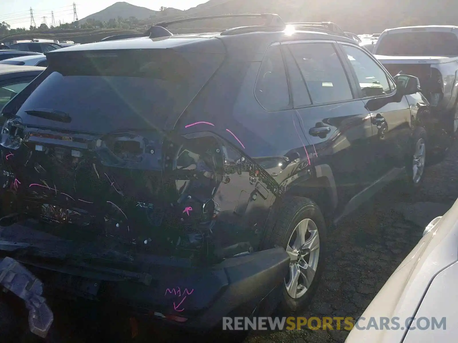 4 Photograph of a damaged car 2T3W1RFV2KW006685 TOYOTA RAV4 XLE 2019