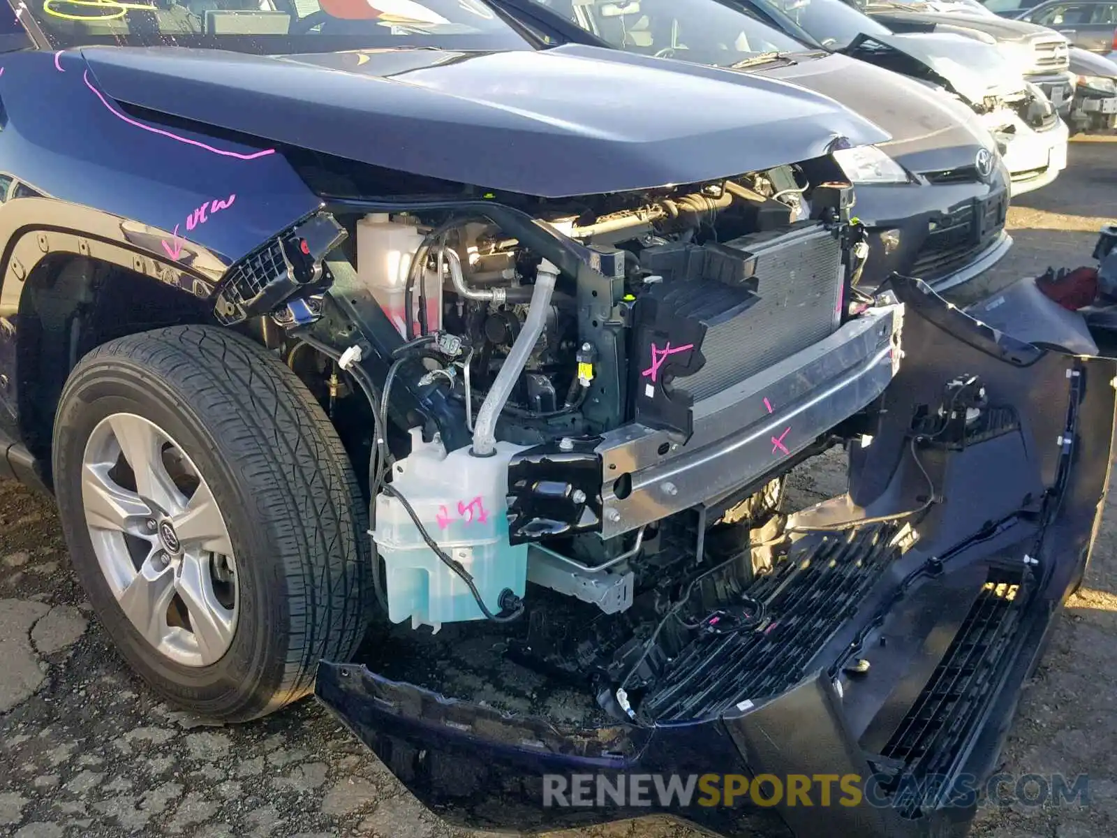 9 Photograph of a damaged car 2T3W1RFV2KW006685 TOYOTA RAV4 XLE 2019