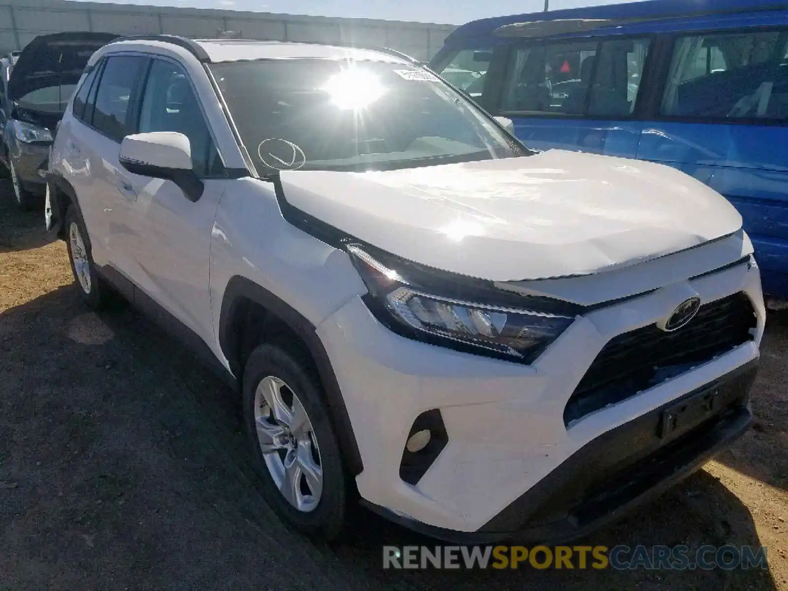 1 Photograph of a damaged car 2T3W1RFV2KW018206 TOYOTA RAV4 XLE 2019