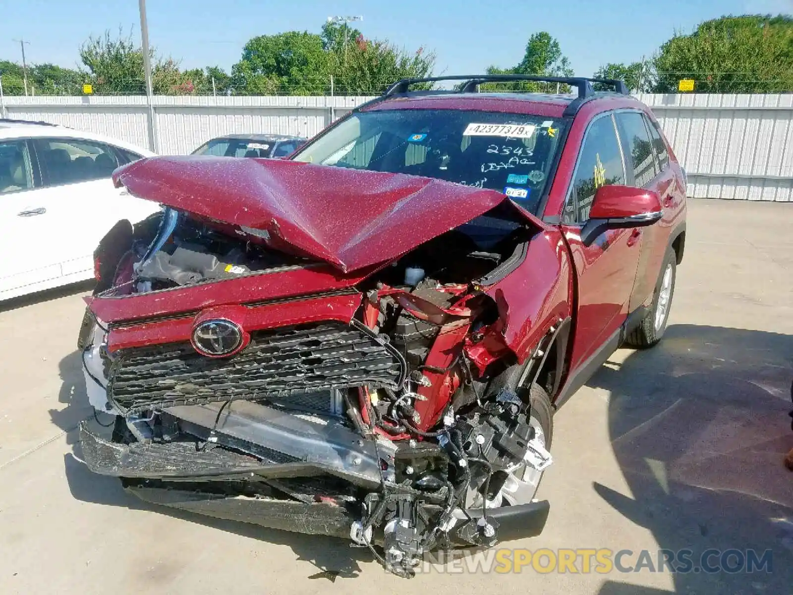 2 Photograph of a damaged car 2T3W1RFV3KW008929 TOYOTA RAV4 XLE 2019