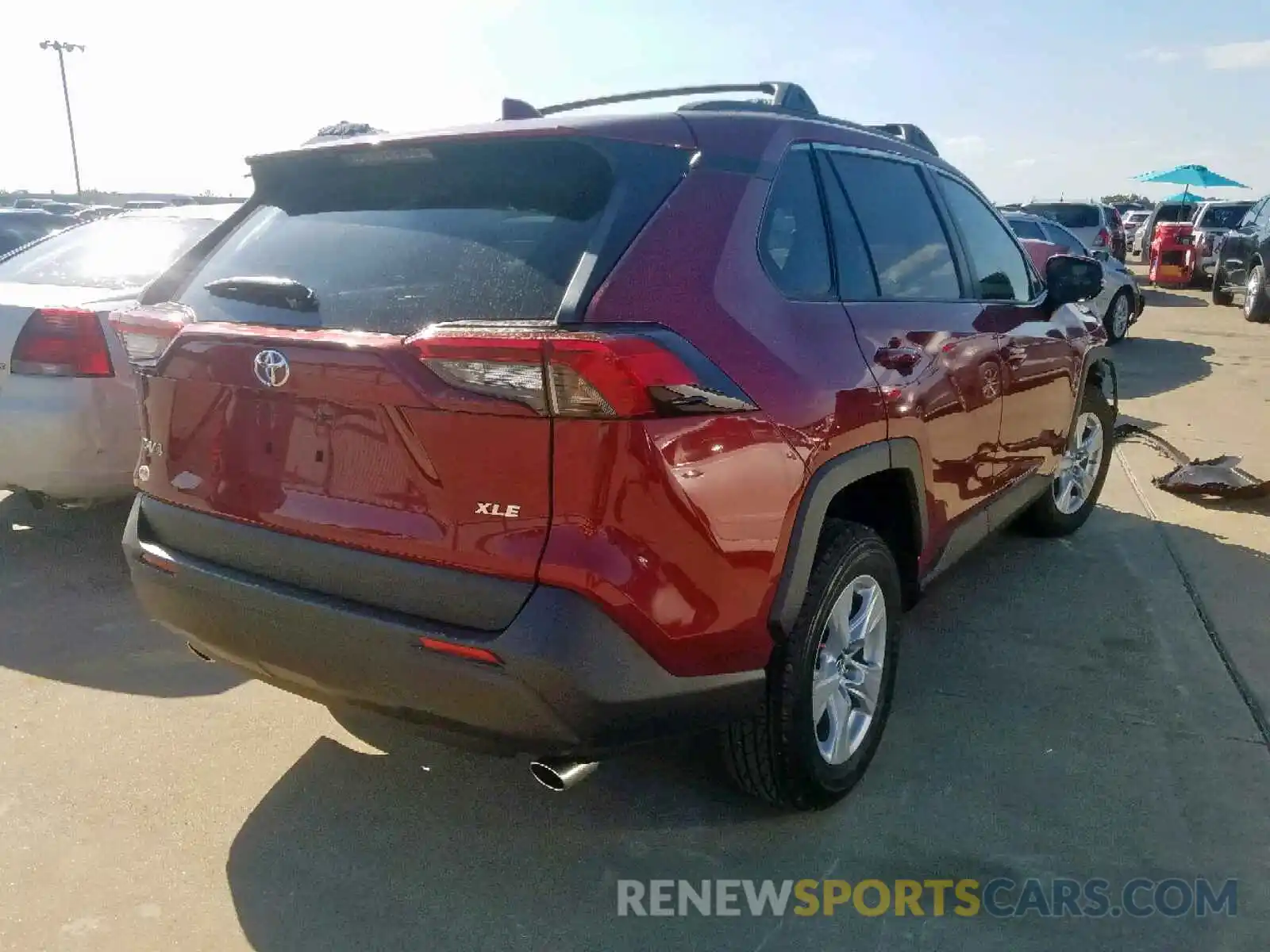 4 Photograph of a damaged car 2T3W1RFV3KW008929 TOYOTA RAV4 XLE 2019