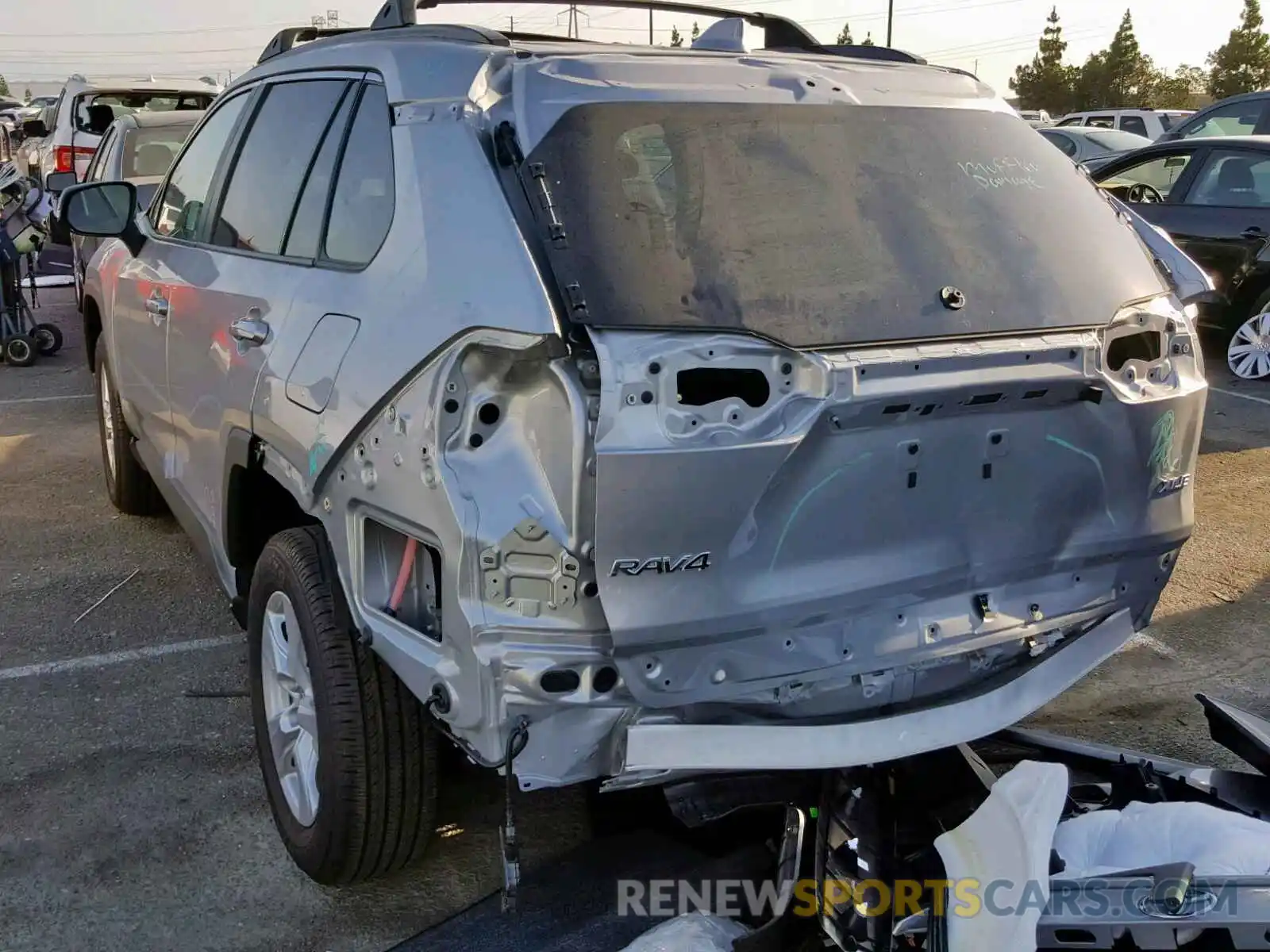 3 Фотография поврежденного автомобиля 2T3W1RFV3KW022328 TOYOTA RAV4 XLE 2019