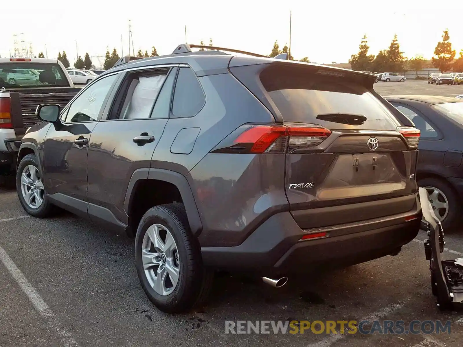 3 Photograph of a damaged car 2T3W1RFV4KC029810 TOYOTA RAV4 XLE 2019