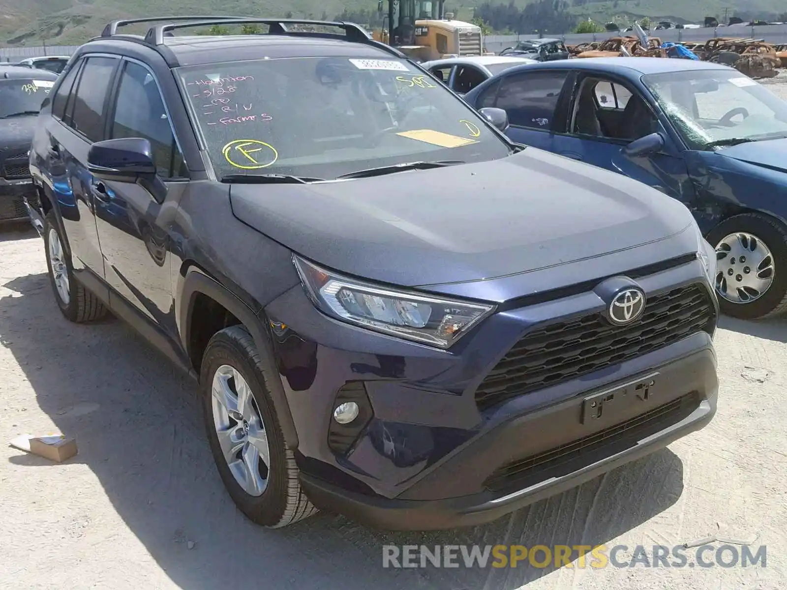 1 Photograph of a damaged car 2T3W1RFV4KW005358 TOYOTA RAV4 XLE 2019