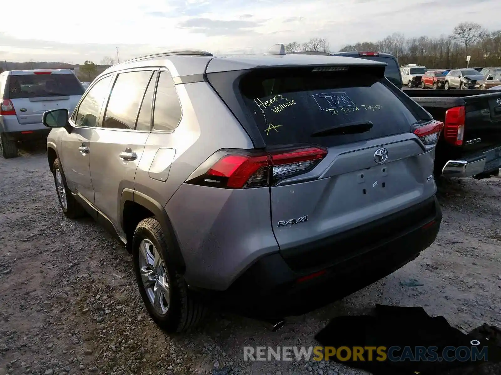 3 Photograph of a damaged car 2T3W1RFV5KW013100 TOYOTA RAV4 XLE 2019