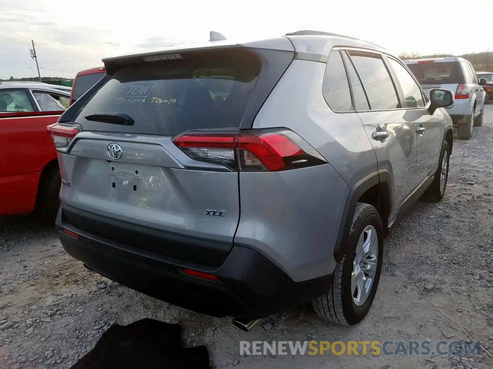 4 Photograph of a damaged car 2T3W1RFV5KW013100 TOYOTA RAV4 XLE 2019